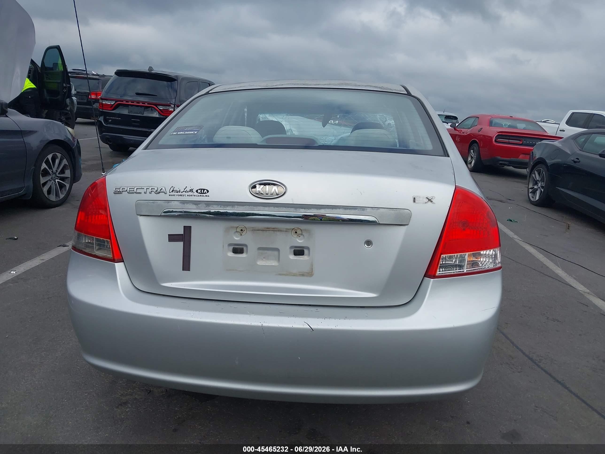 2008 Kia Spectra Ex Silver vin: KNAFE121885511412
