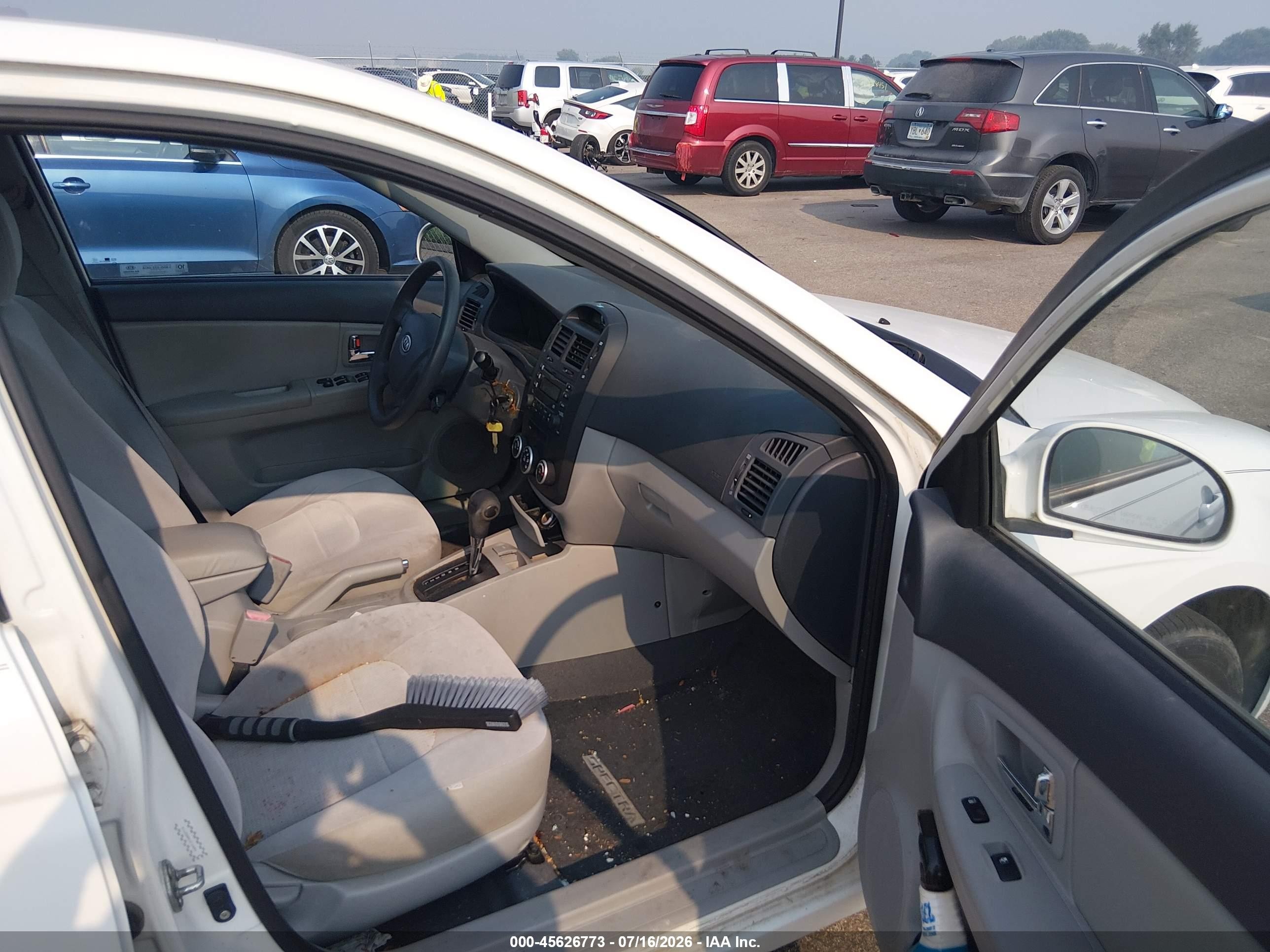2008 Kia Spectra Ex Белый vin: KNAFE121X85557114