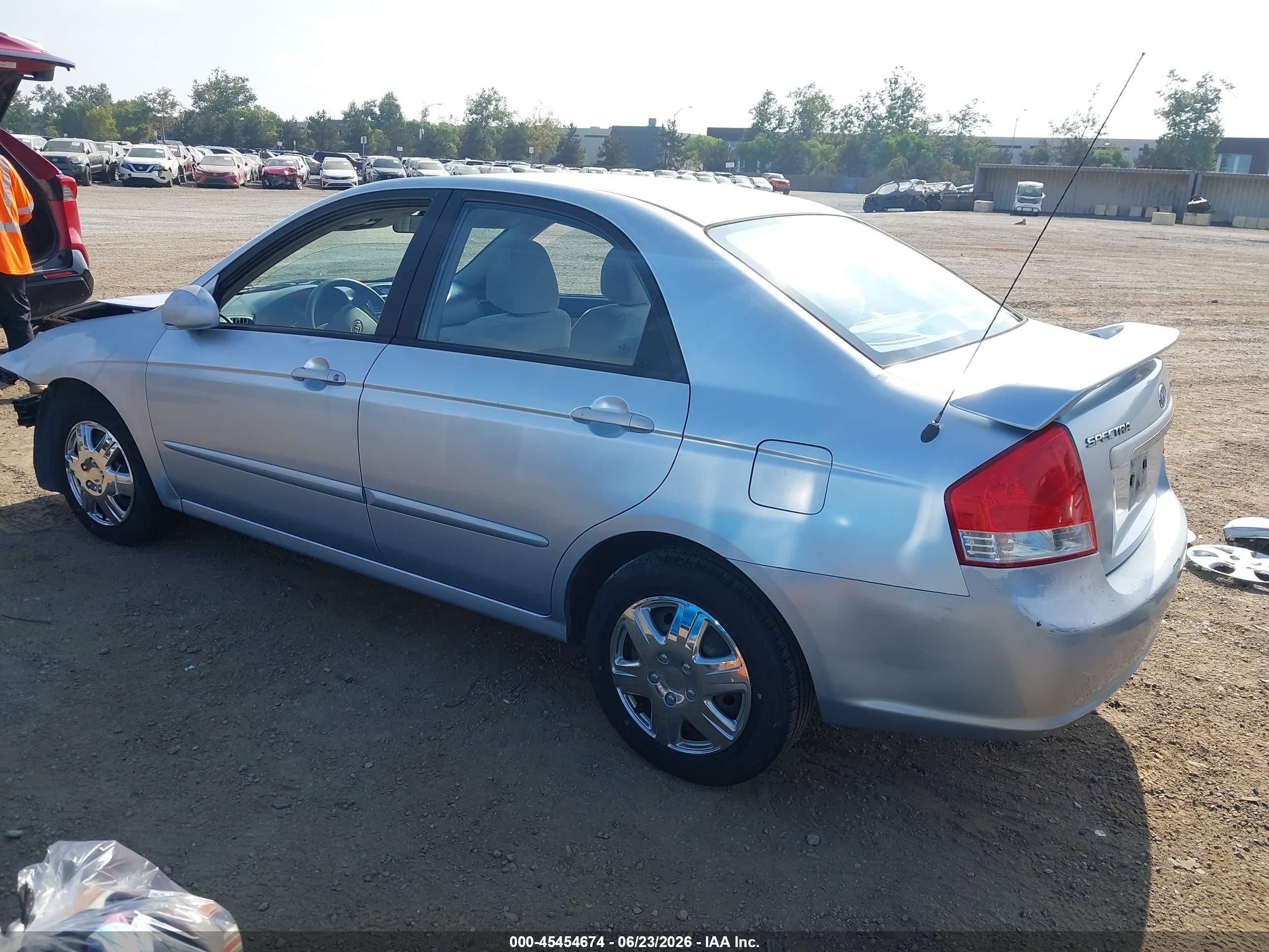 2007 Kia Spectra Ex Серебряный vin: KNAFE122475488489