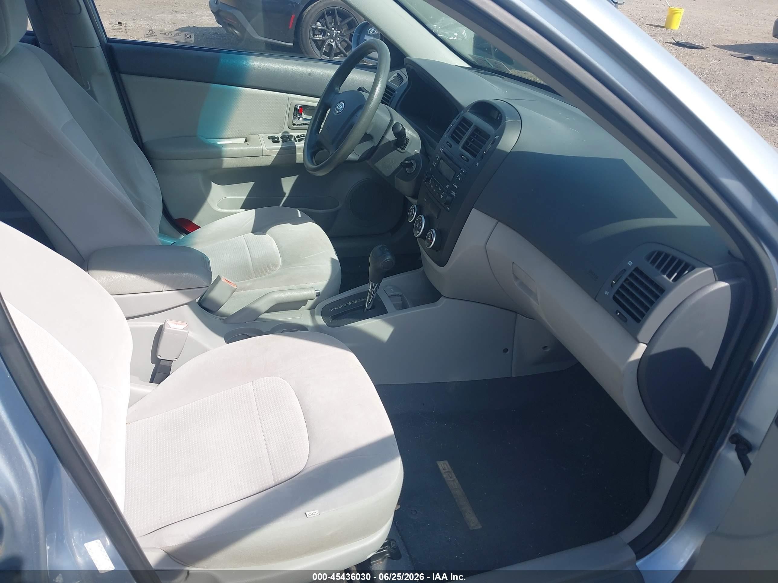 2008 Kia Spectra Ex Silver vin: KNAFE122485560387