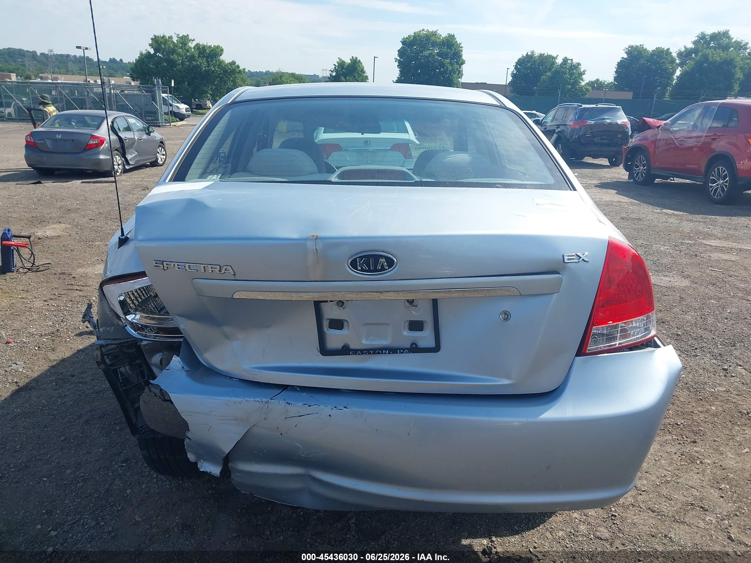 2008 Kia Spectra Ex Silver vin: KNAFE122485560387