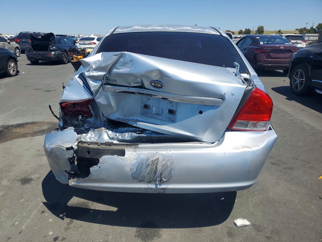 2007 Kia Spectra Lx Серебряный vin: KNAFE122575485584