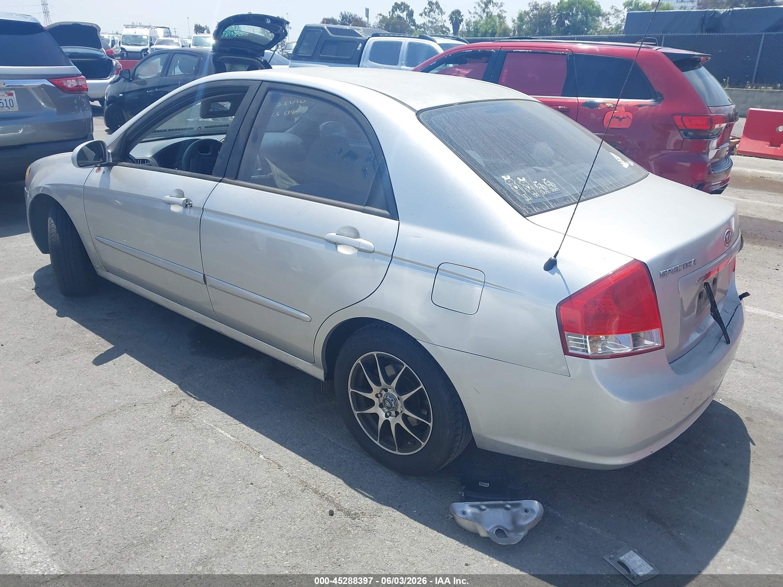 2008 Kia Spectra Ex Silver vin: KNAFE122585584648