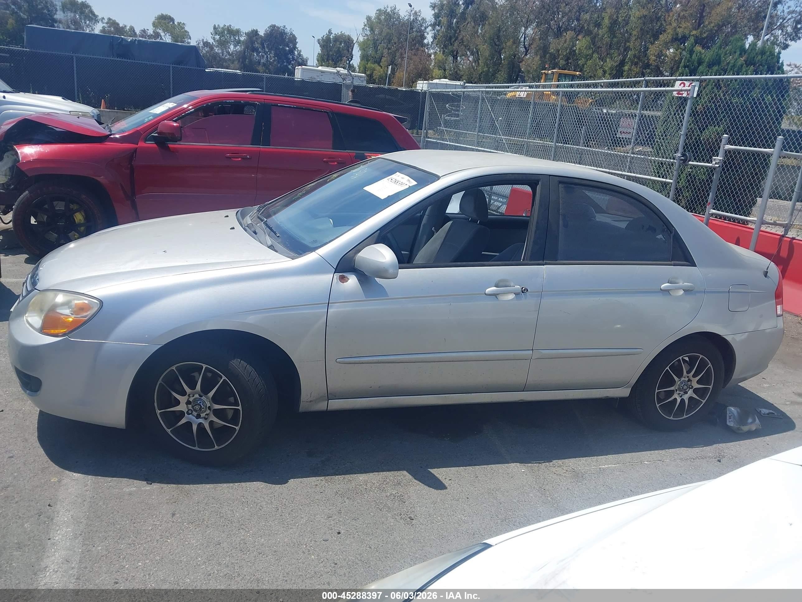 2008 Kia Spectra Ex Silver vin: KNAFE122585584648