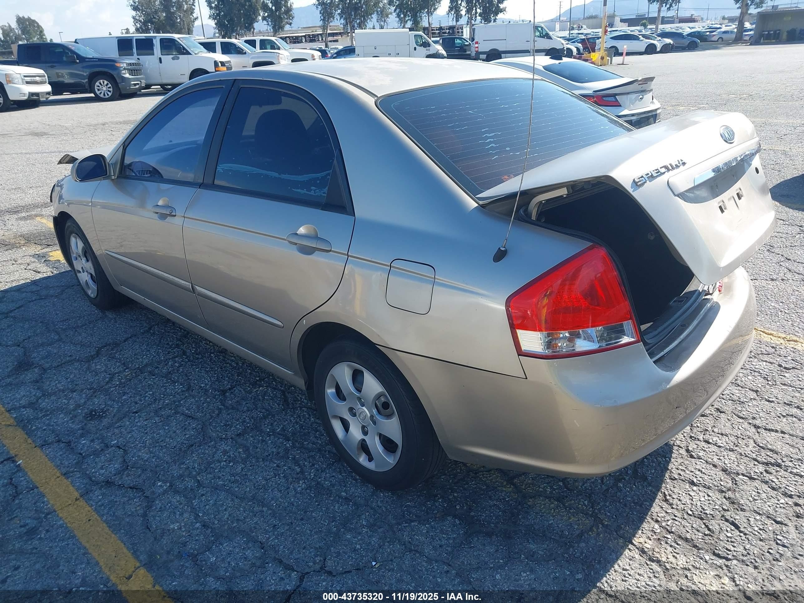 2007 Kia Spectra Ex Beige vin: KNAFE122675483259