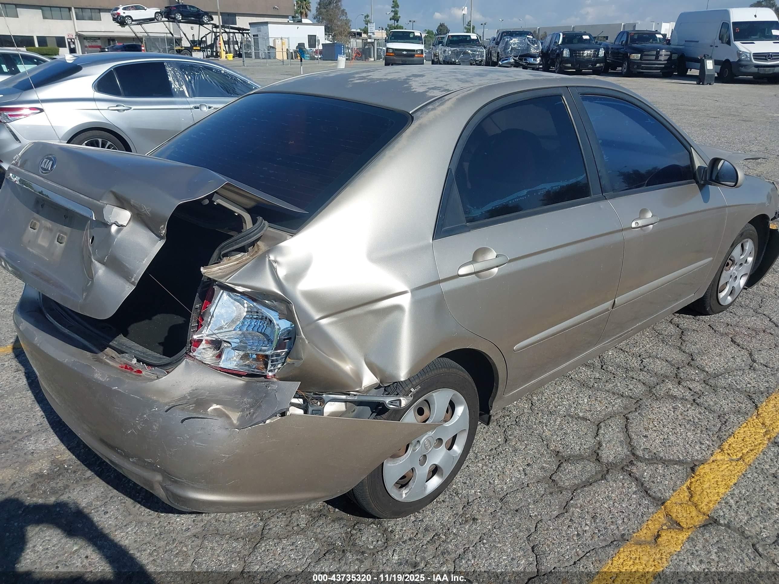 2007 Kia Spectra Ex Beige vin: KNAFE122675483259