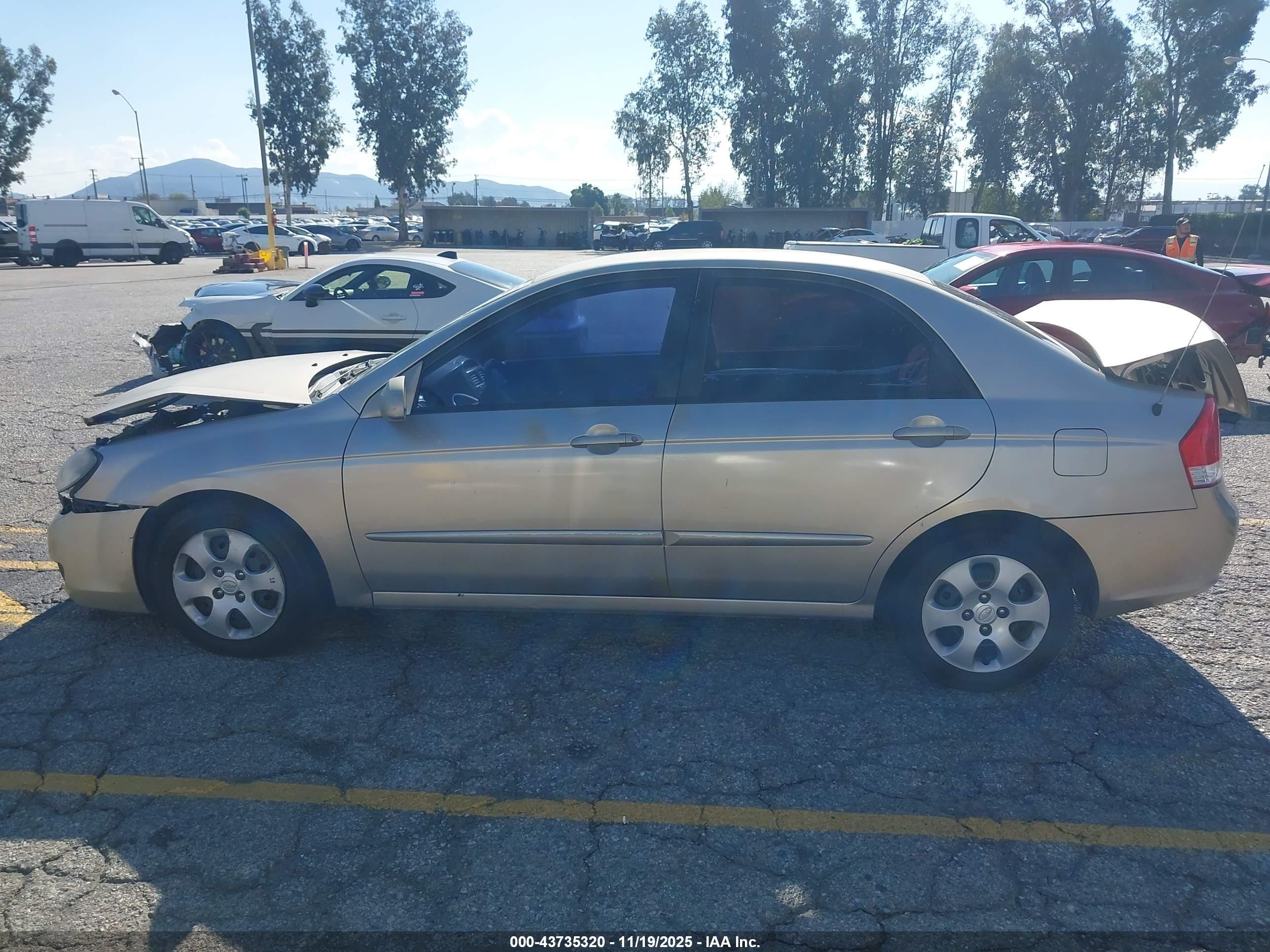 2007 Kia Spectra Ex Beige vin: KNAFE122675483259