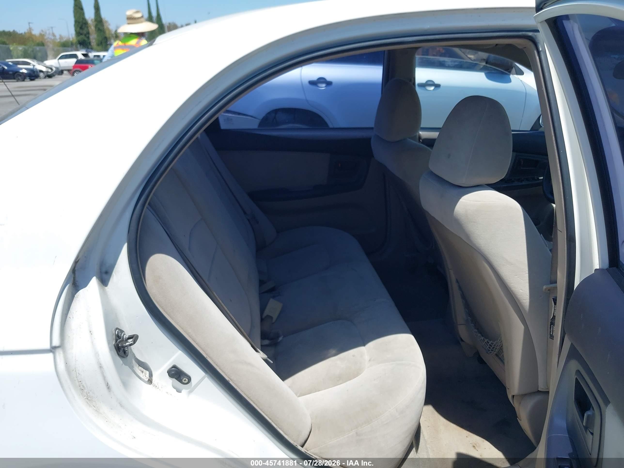2005 Kia Spectra Ex/lx/sx White vin: KNAFE122755123818
