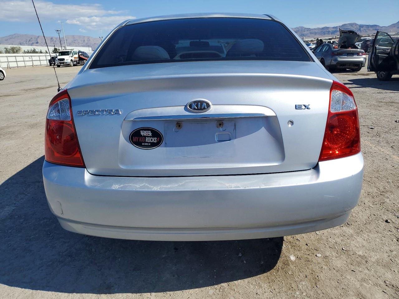 2006 Kia Spectra Ex Silver vin: KNAFE122765277107
