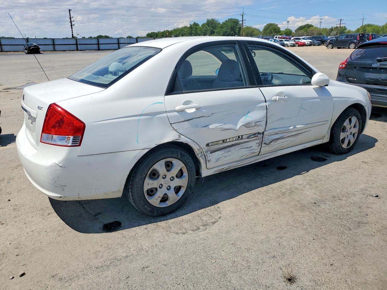 2008 Kia Spectra Lx Белый vin: KNAFE122785582674