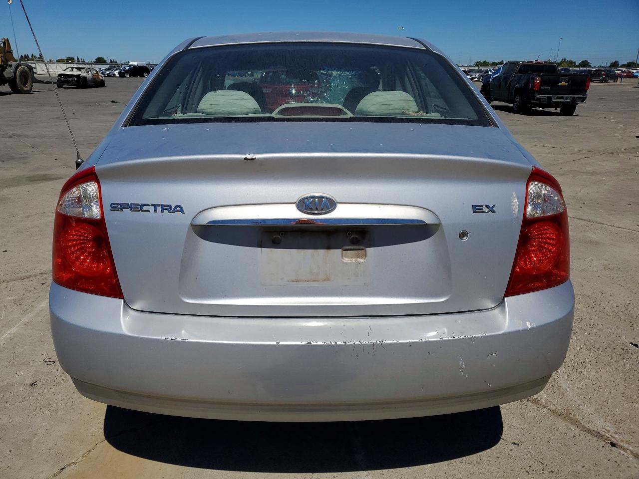 2005 Kia Spectra Lx Silver vin: KNAFE122X55192339