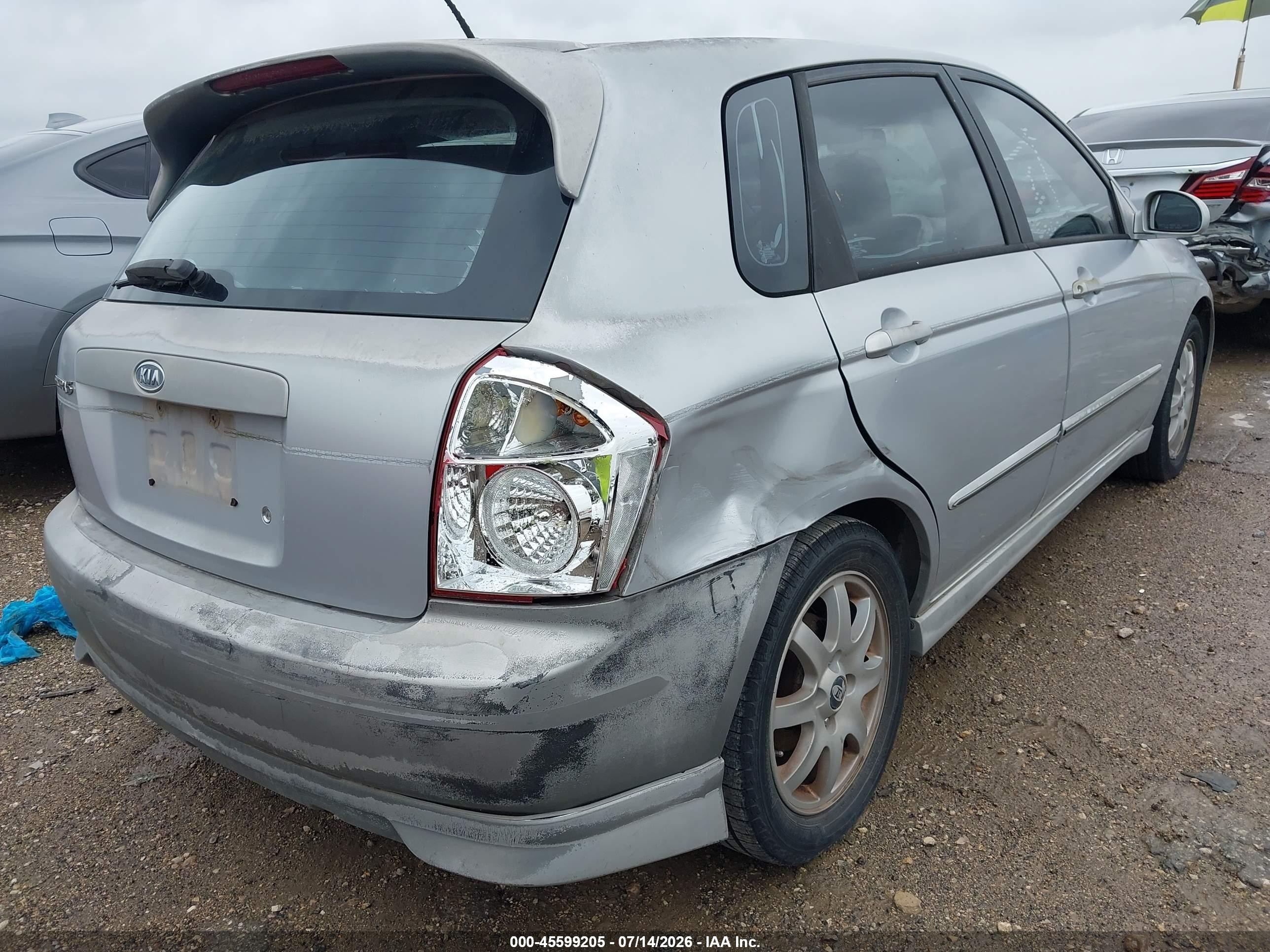 2005 Kia Spectra5   Silver vin: KNAFE161155108779