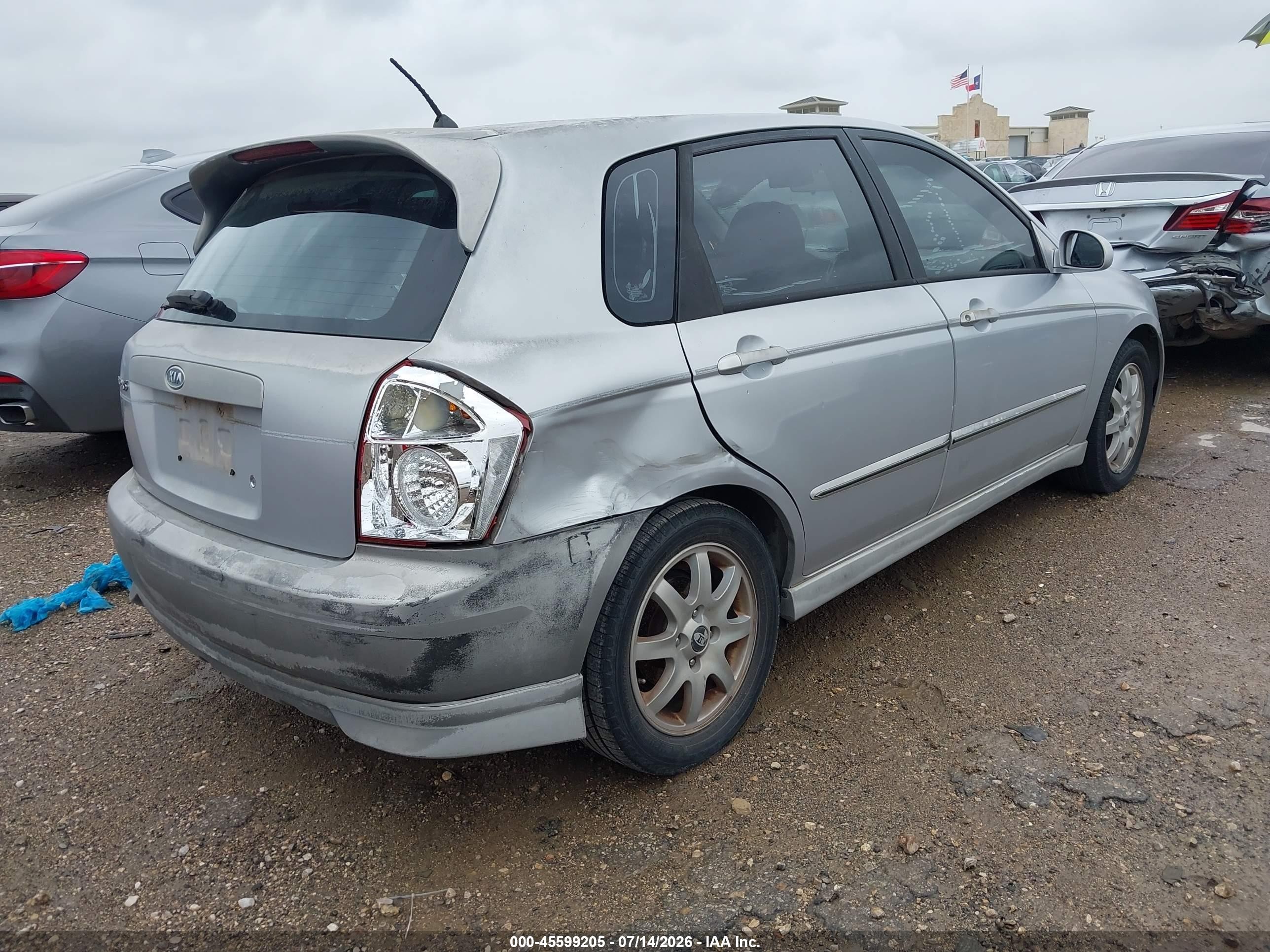 2005 Kia Spectra5   Silver vin: KNAFE161155108779