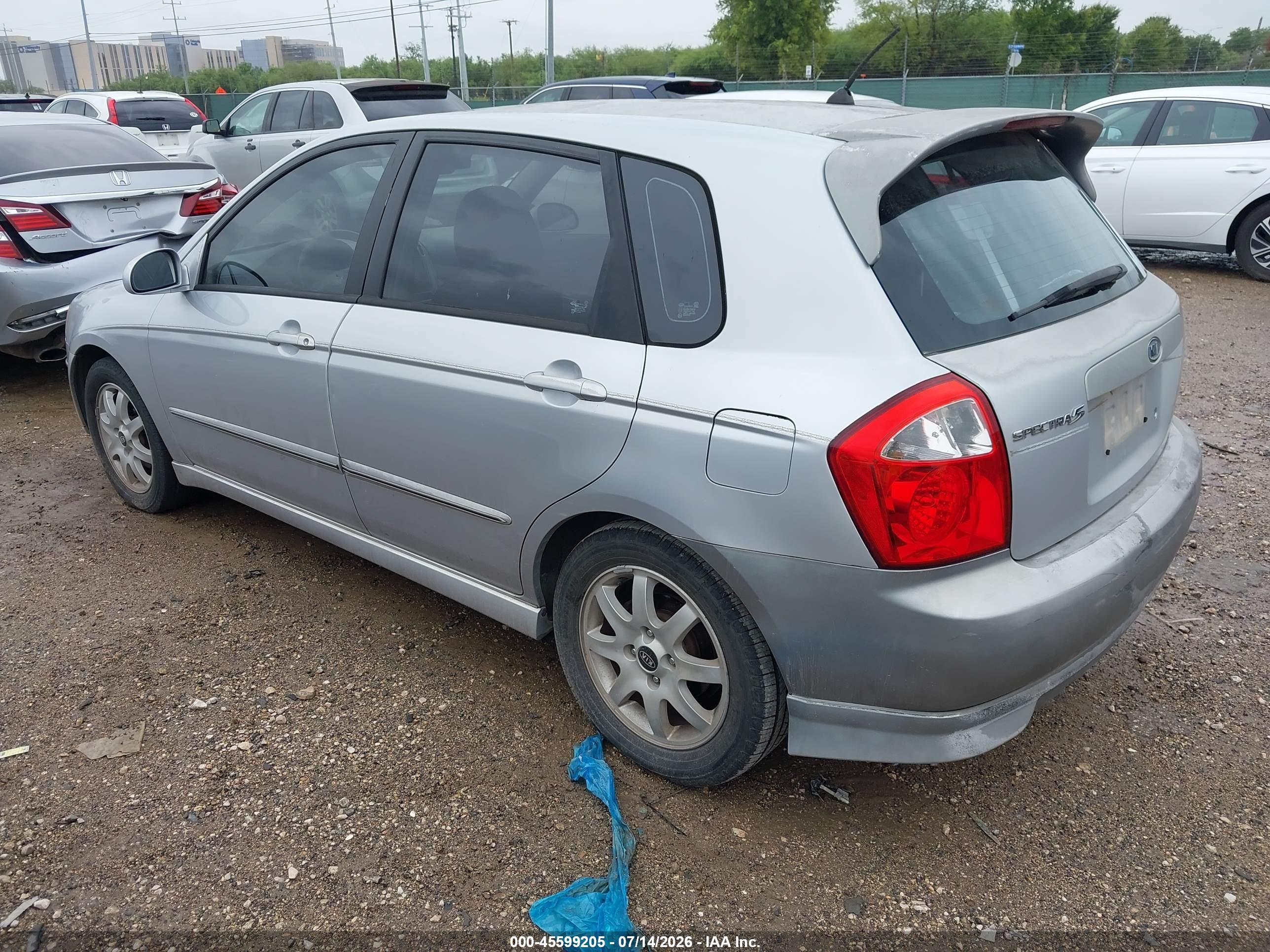 2005 Kia Spectra5   Silver vin: KNAFE161155108779