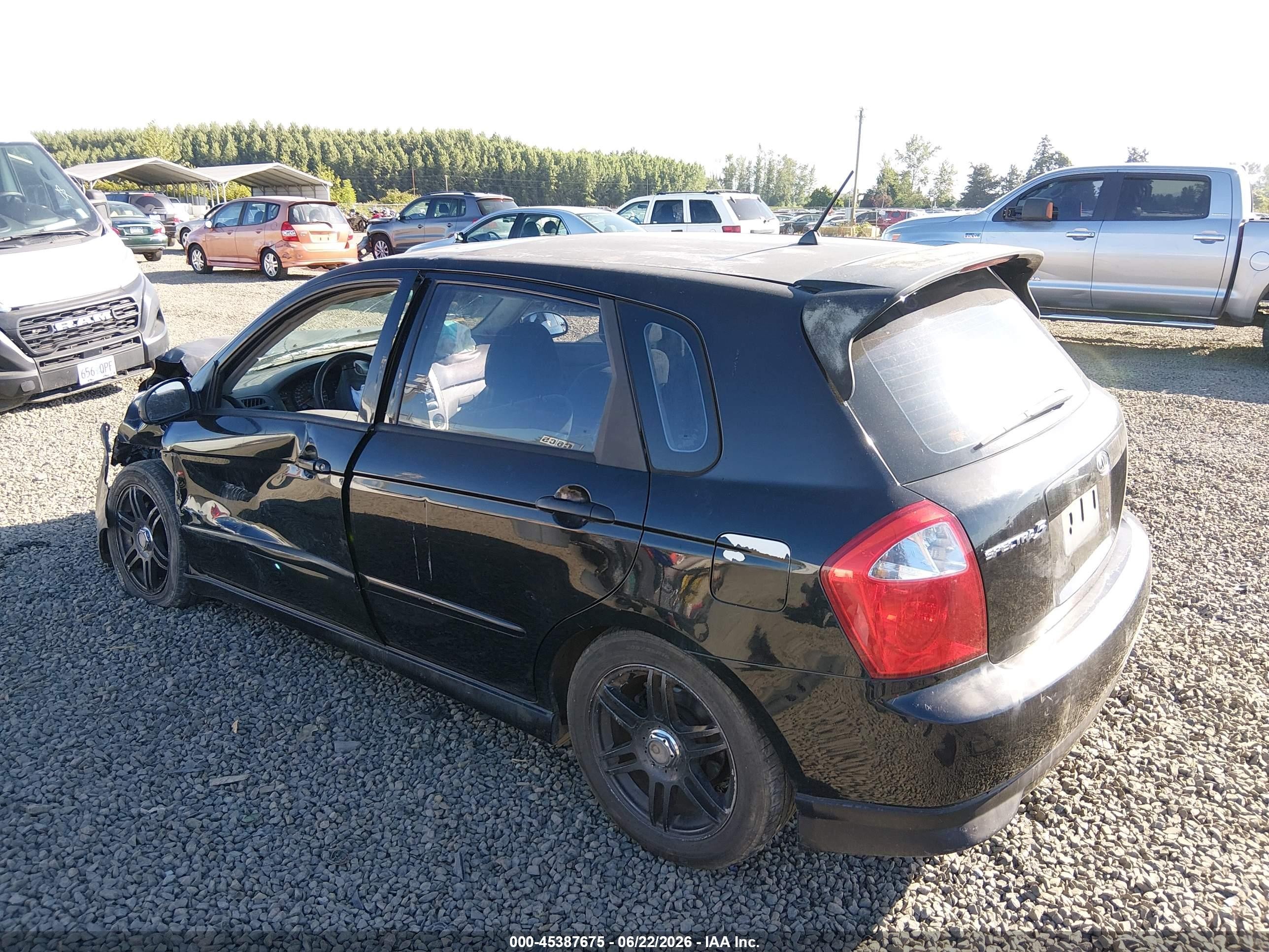 2005 Kia Spectra5   Black vin: KNAFE161355121369