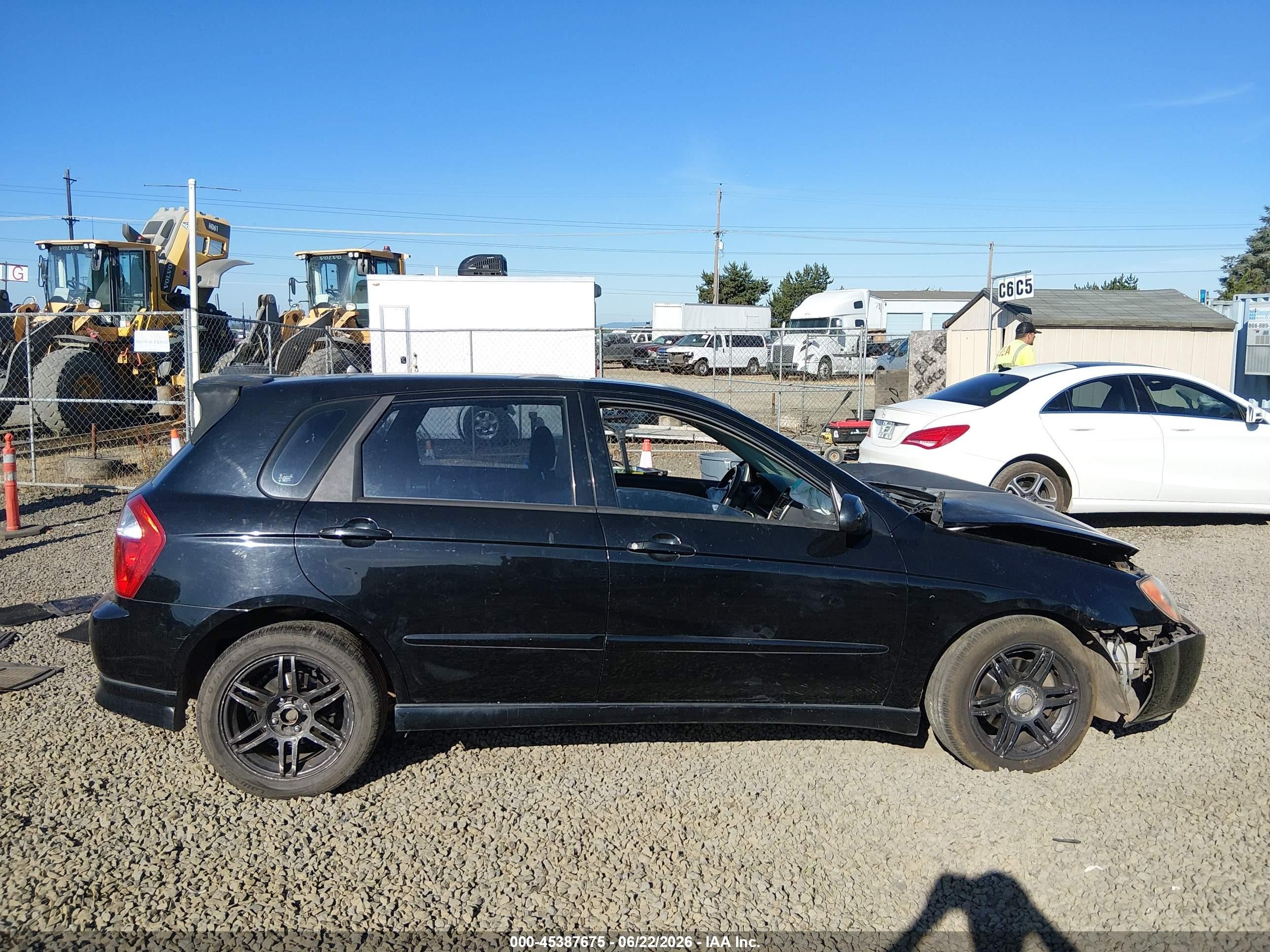 2005 Kia Spectra5   Black vin: KNAFE161355121369