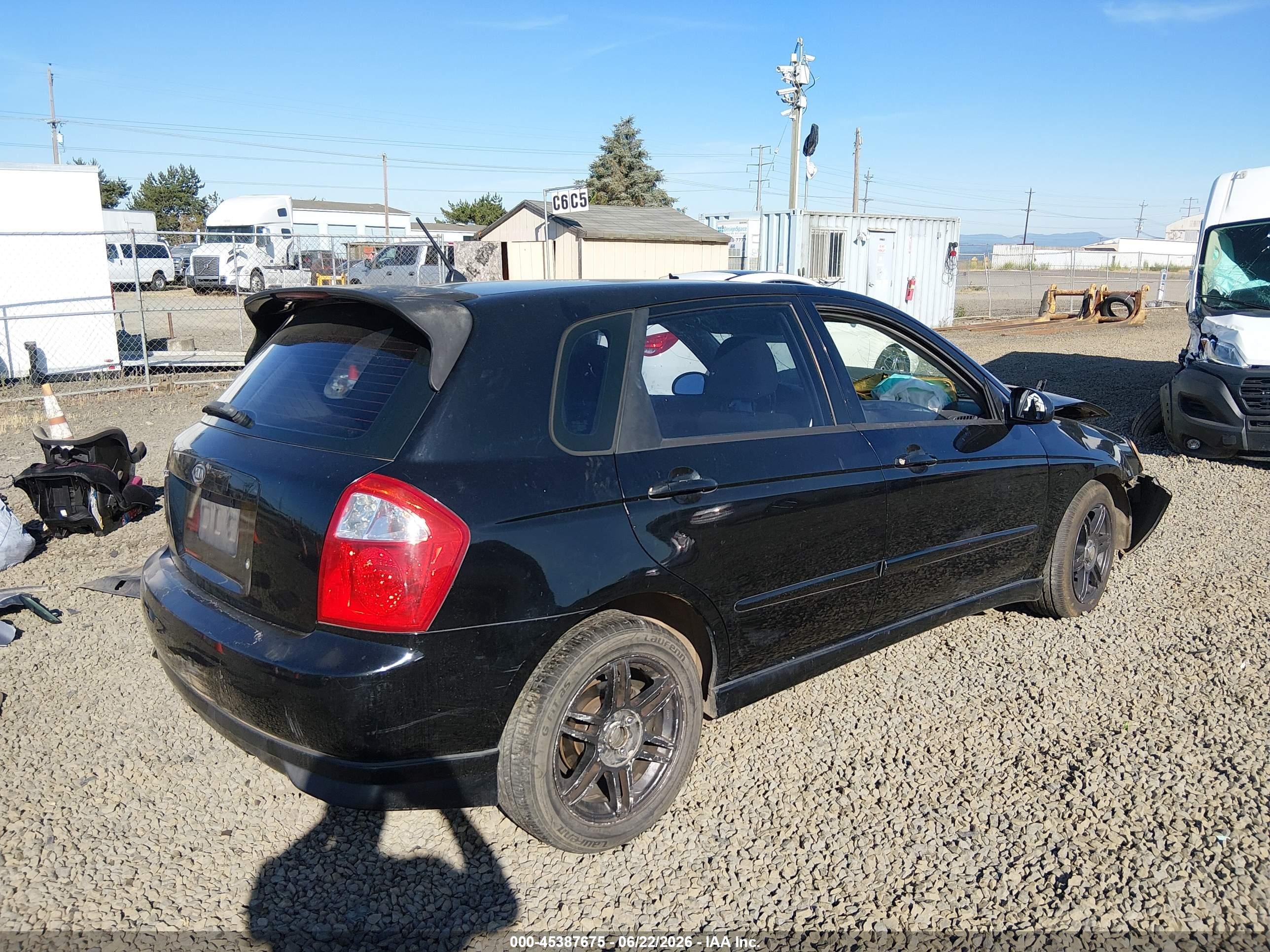 2005 Kia Spectra5   Black vin: KNAFE161355121369