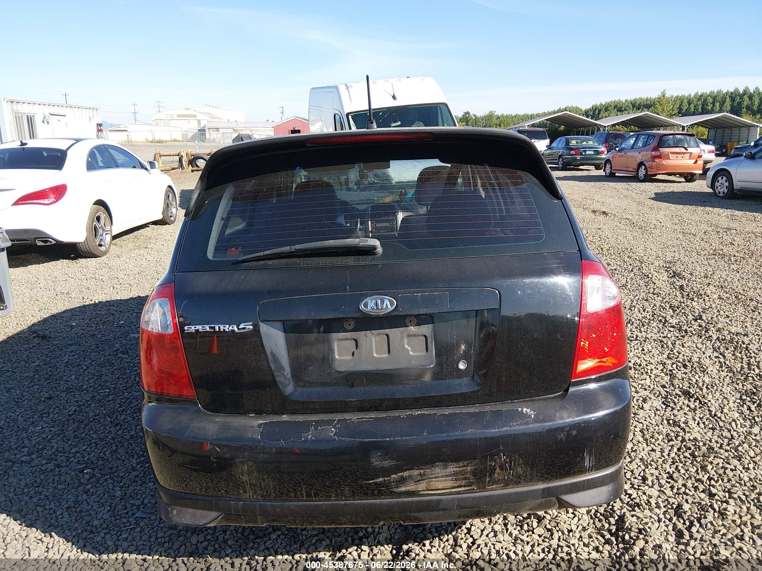 2005 Kia Spectra5   Black vin: KNAFE161355121369