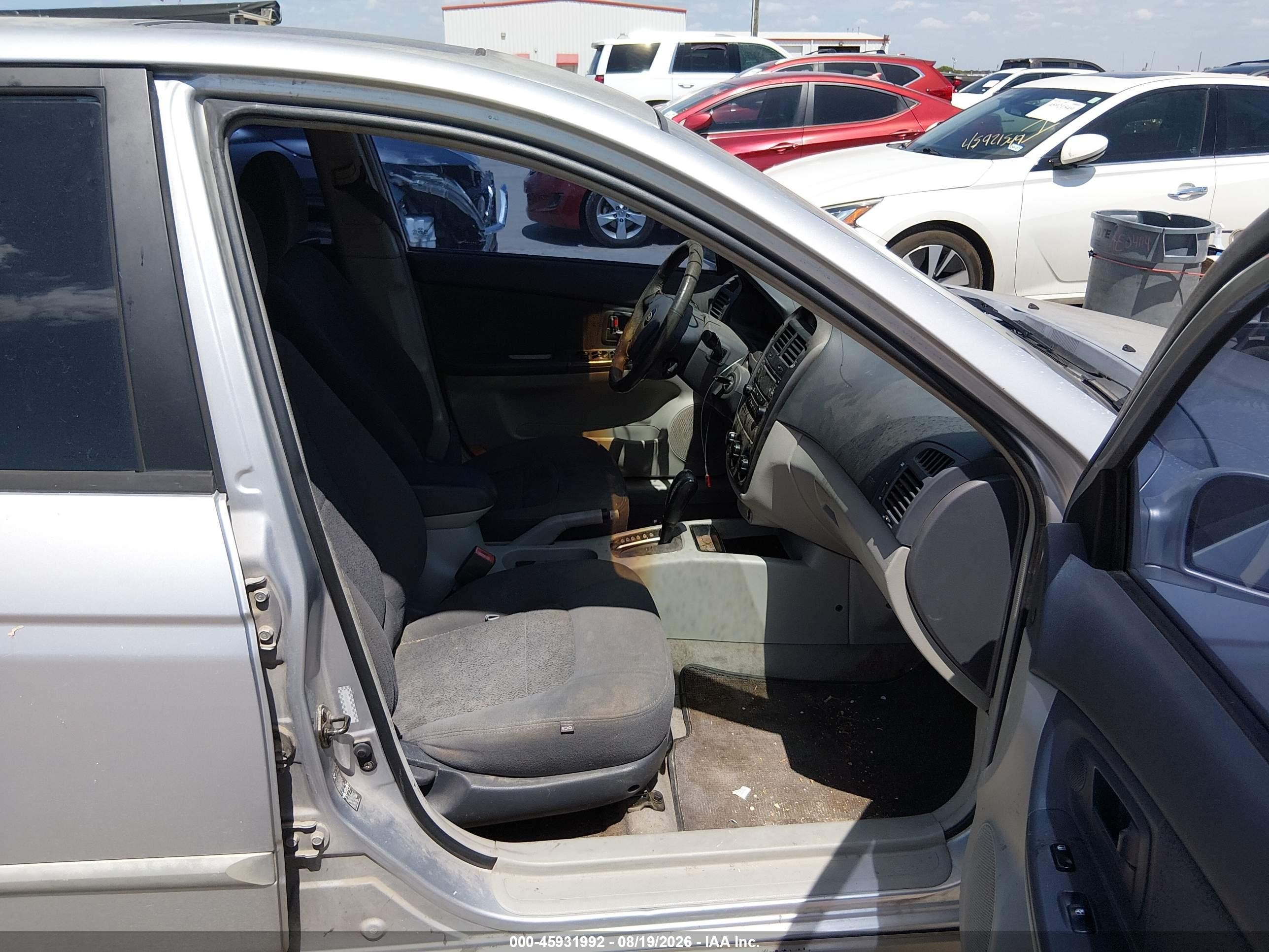 2005 Kia Spectra5   Silver vin: KNAFE161355125812