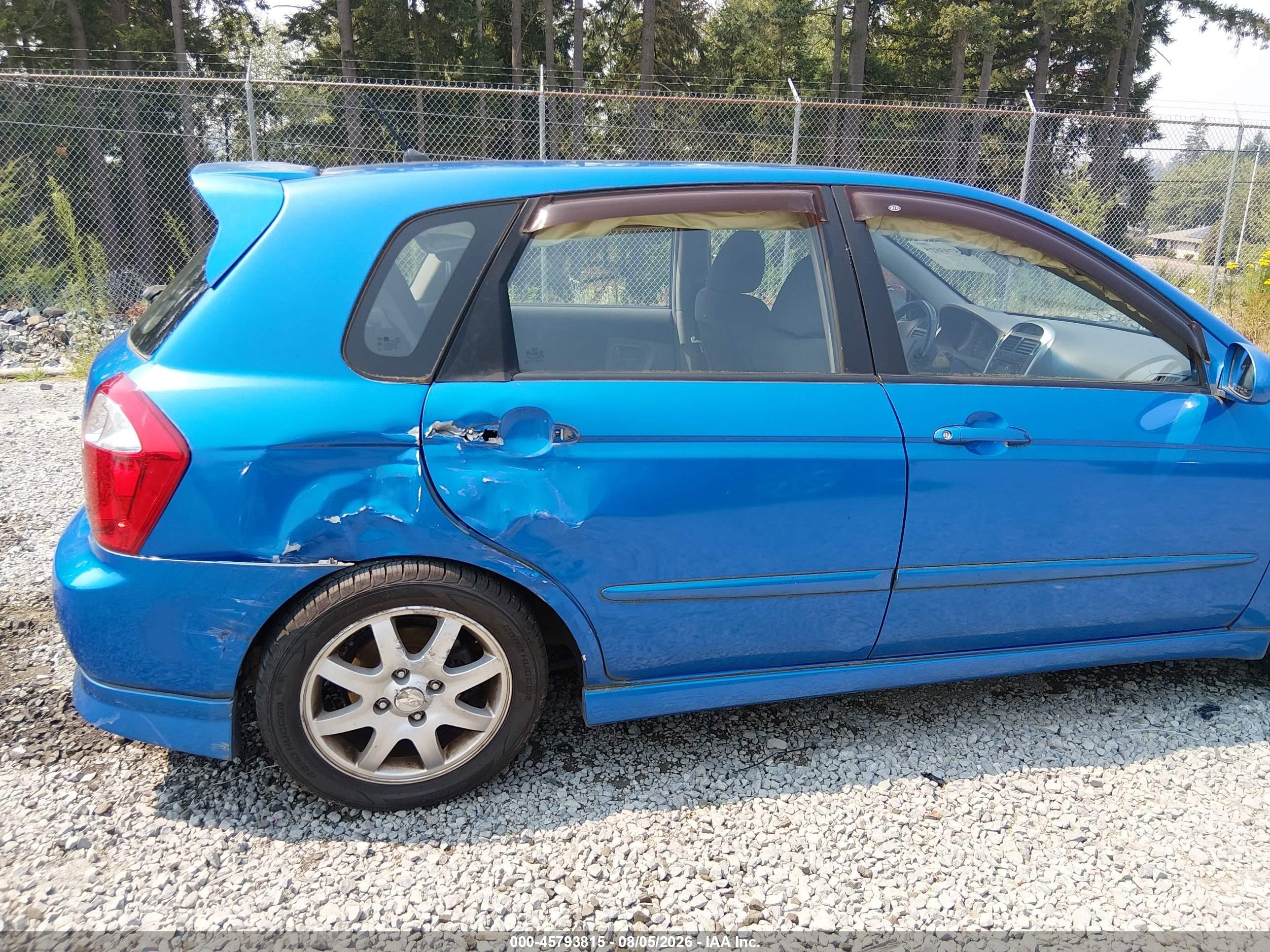 2006 Kia Spectra5   Blue vin: KNAFE161365362088