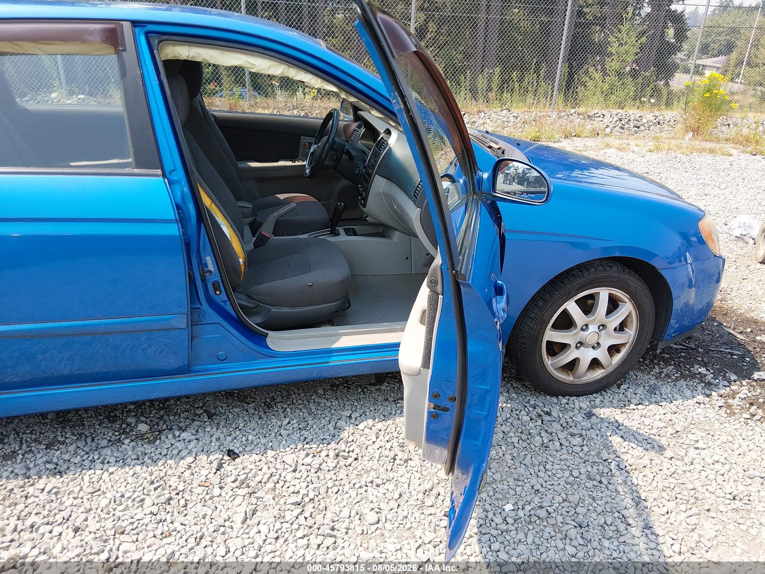 2006 Kia Spectra5   Blue vin: KNAFE161365362088