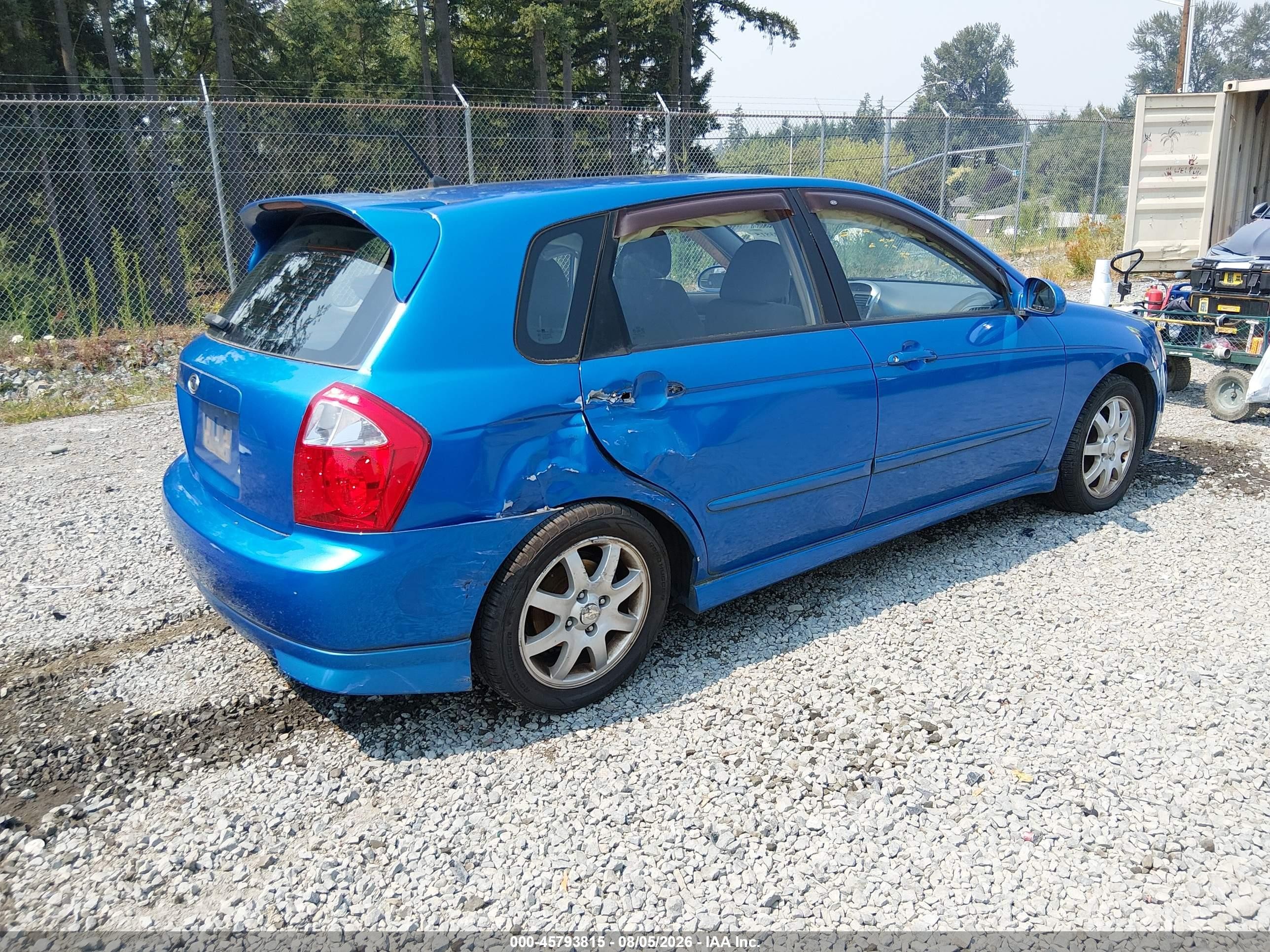 2006 Kia Spectra5   Blue vin: KNAFE161365362088