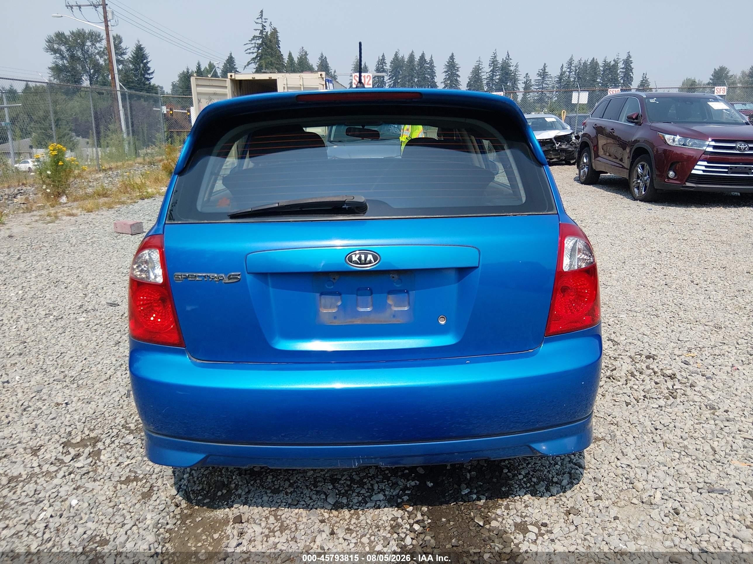 2006 Kia Spectra5   Blue vin: KNAFE161365362088