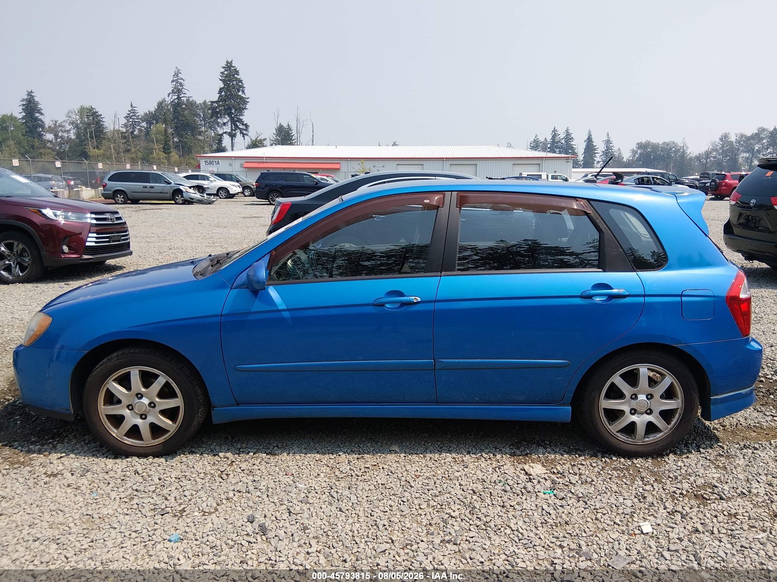 2006 Kia Spectra5   Blue vin: KNAFE161365362088