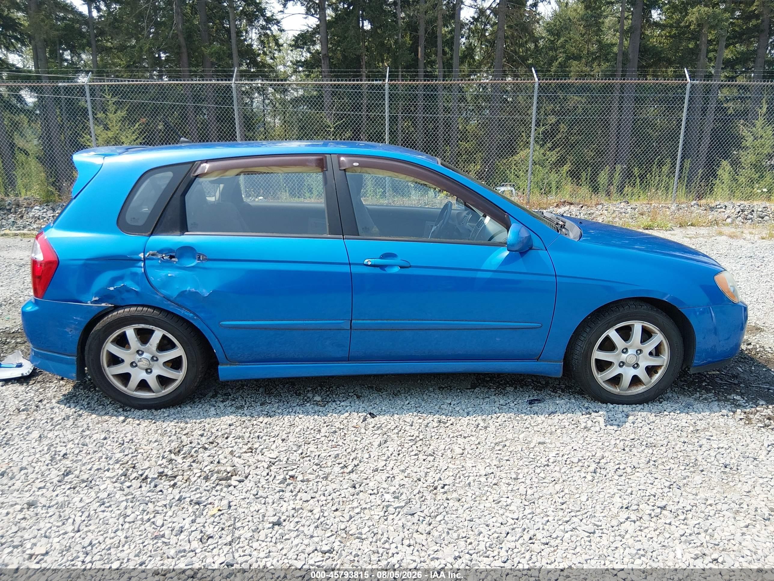 2006 Kia Spectra5   Blue vin: KNAFE161365362088