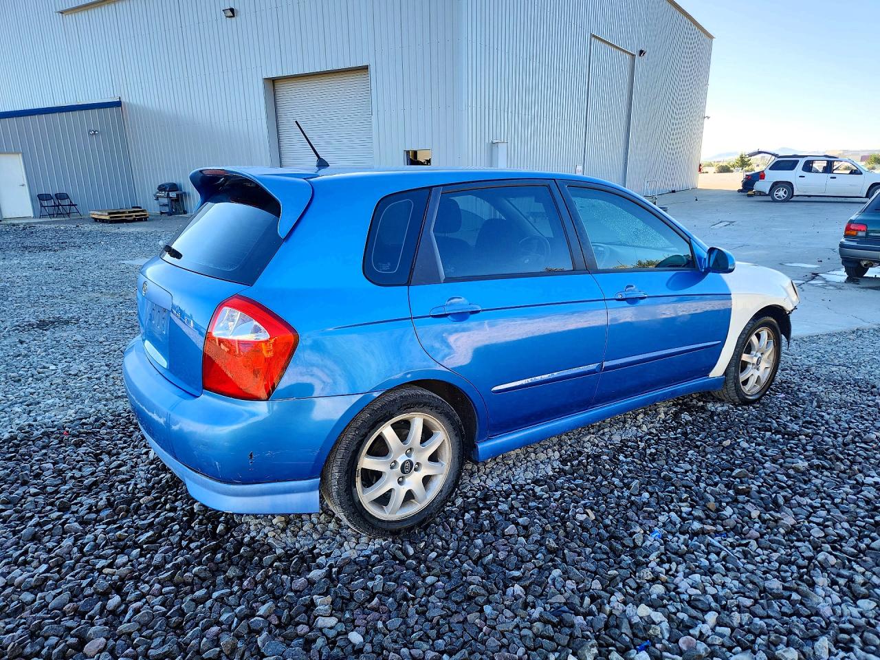 2005 Kia Spectra Spectra5 Blue vin: KNAFE161555118313