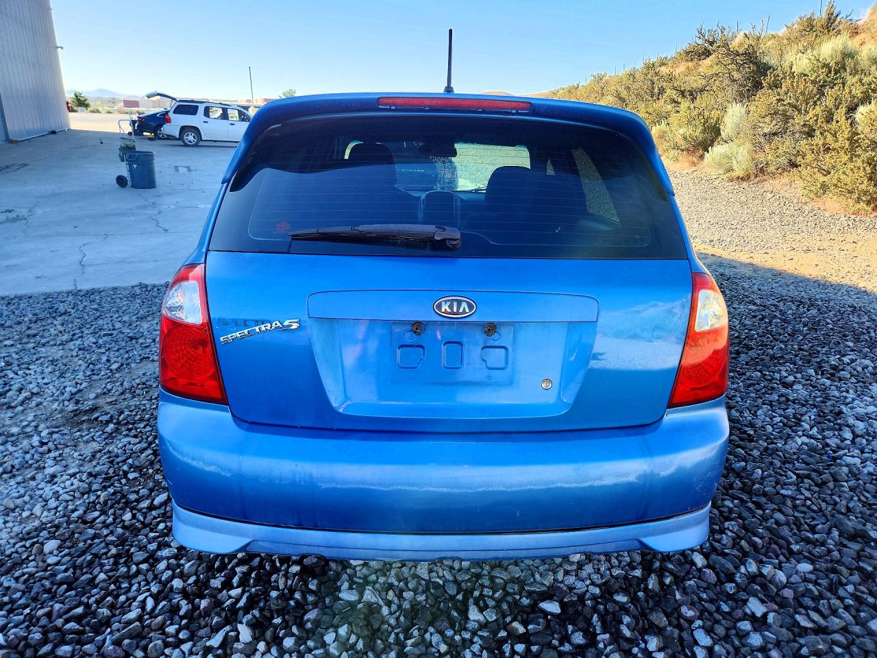 2005 Kia Spectra Spectra5 Blue vin: KNAFE161555118313