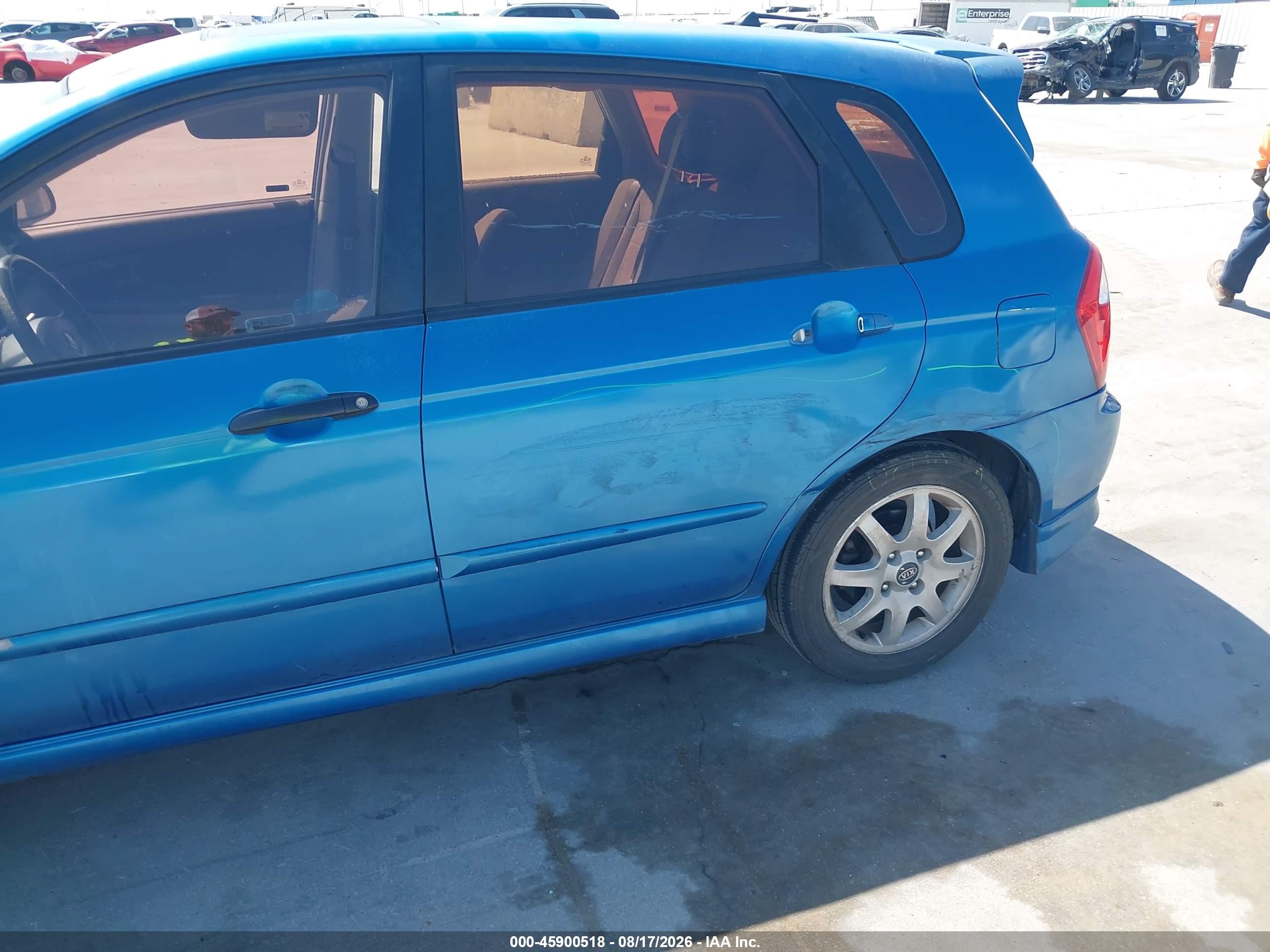 2005 Kia Spectra5   Blue vin: KNAFE161555178320
