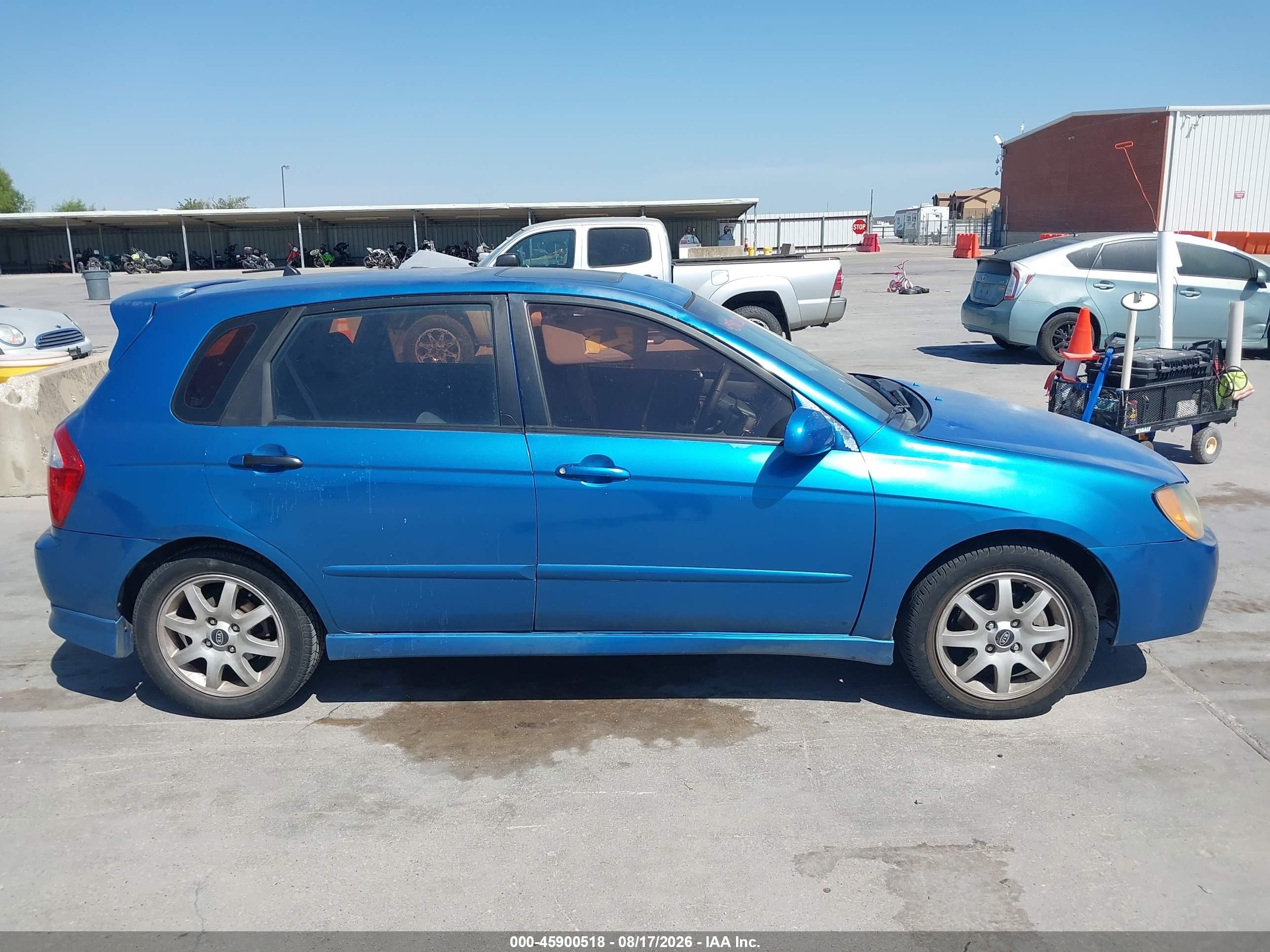 2005 Kia Spectra5   Blue vin: KNAFE161555178320