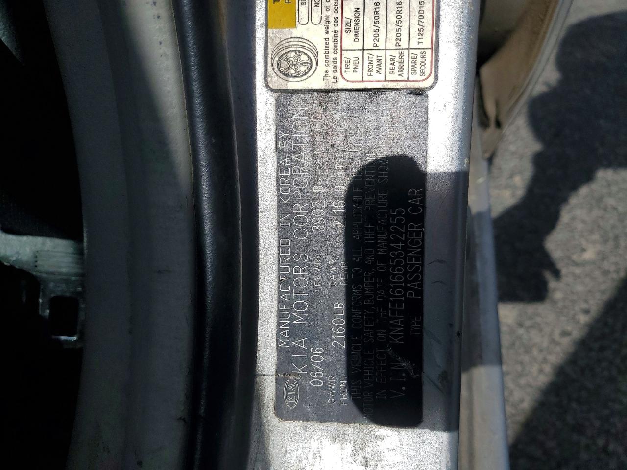 2006 Kia Spectra Spectra5 Серебряный vin: KNAFE161665342255