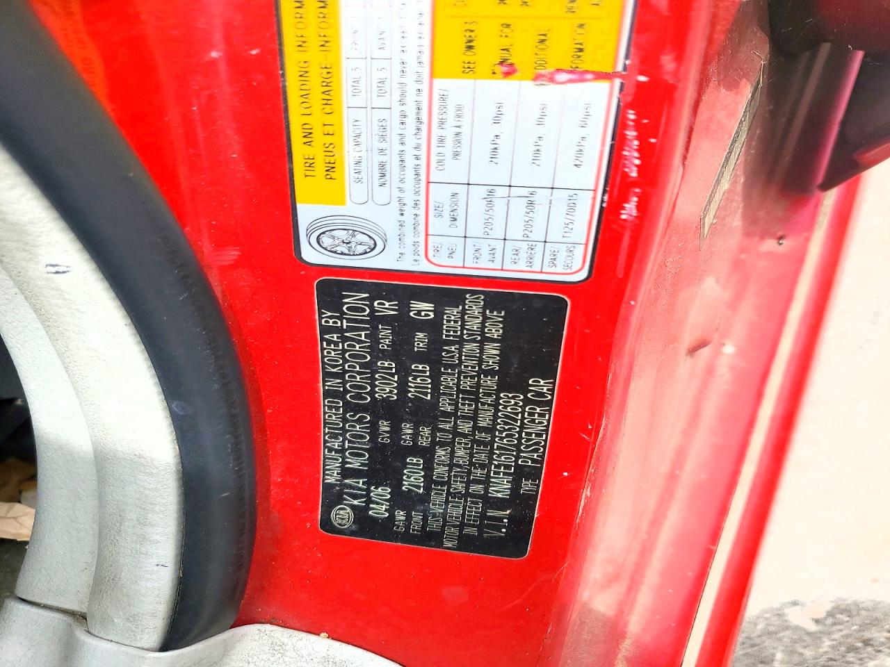 2006 Kia Spectra Spectra5 Red vin: KNAFE161765322693