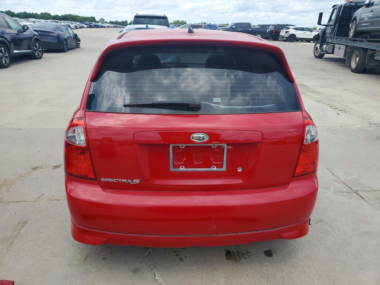 2006 Kia Spectra Spectra5 Red vin: KNAFE161765322693