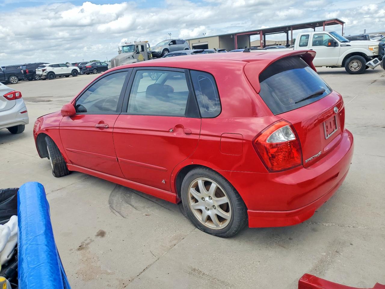 2006 Kia Spectra Spectra5 Red vin: KNAFE161765322693