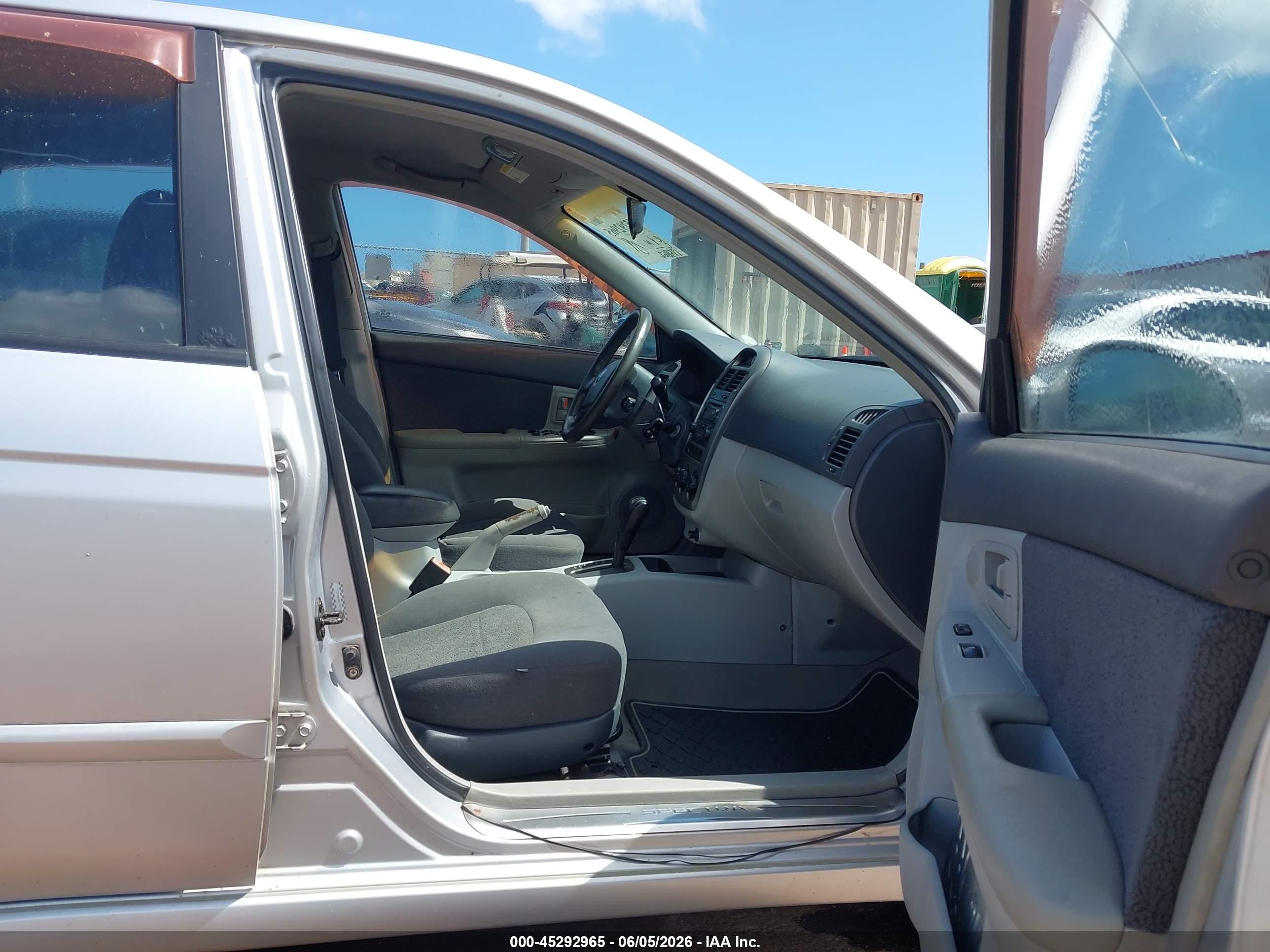 2006 Kia Spectra5   Silver vin: KNAFE161765364121