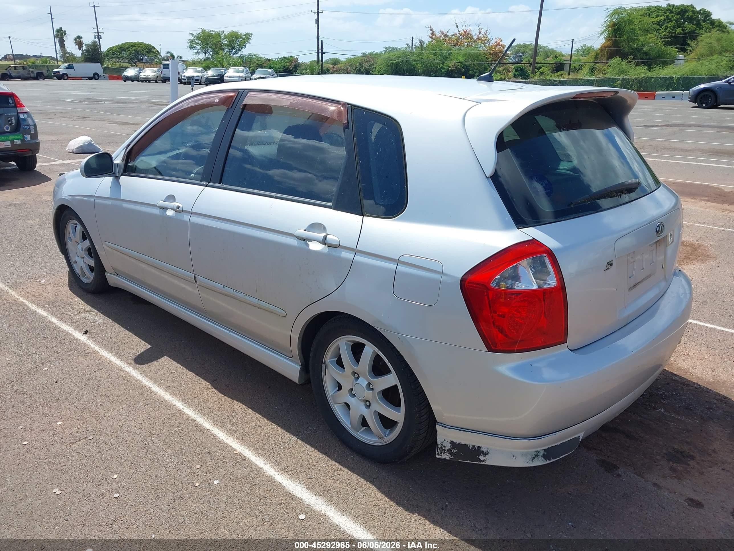 2006 Kia Spectra5   Silver vin: KNAFE161765364121