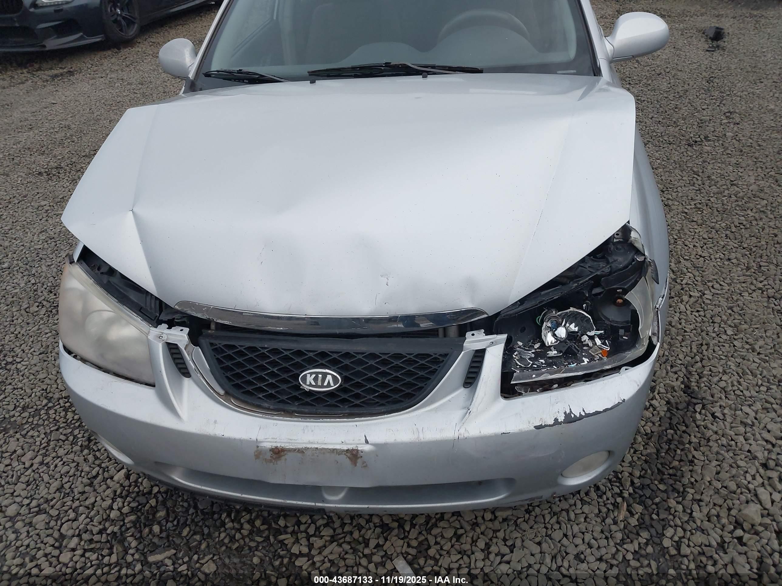 2006 Kia Spectra5   Silver vin: KNAFE162265288140