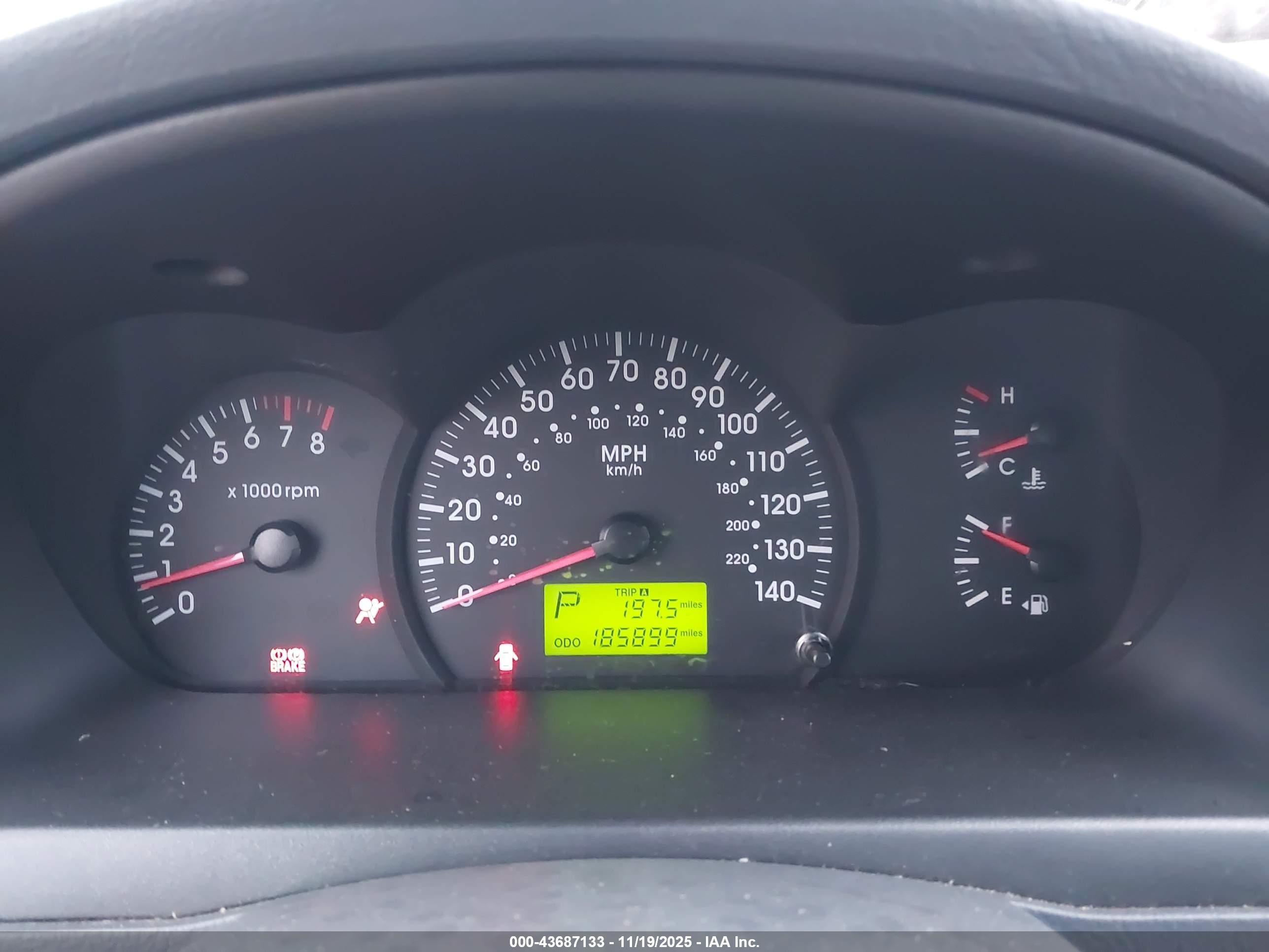 2006 Kia Spectra5   Silver vin: KNAFE162265288140