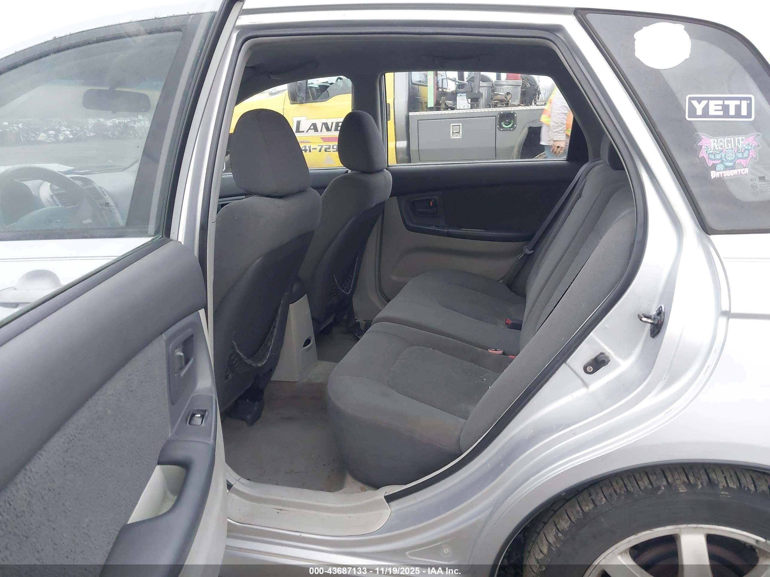 2006 Kia Spectra5   Silver vin: KNAFE162265288140