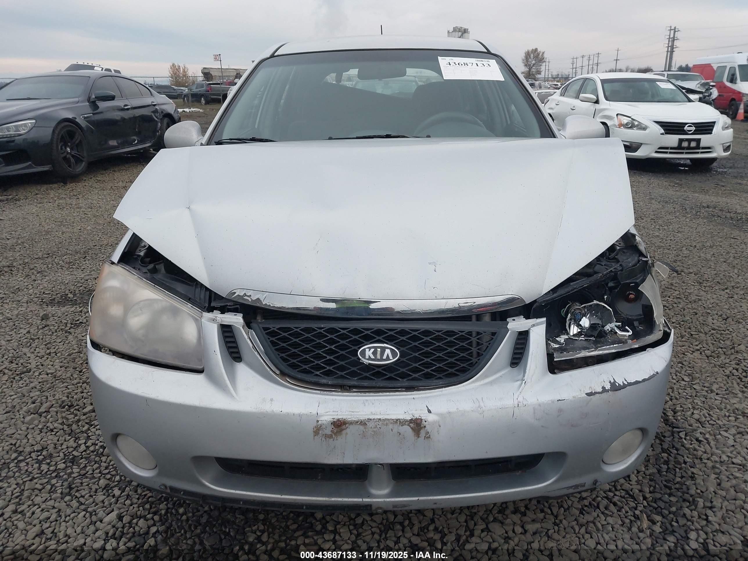 2006 Kia Spectra5   Silver vin: KNAFE162265288140