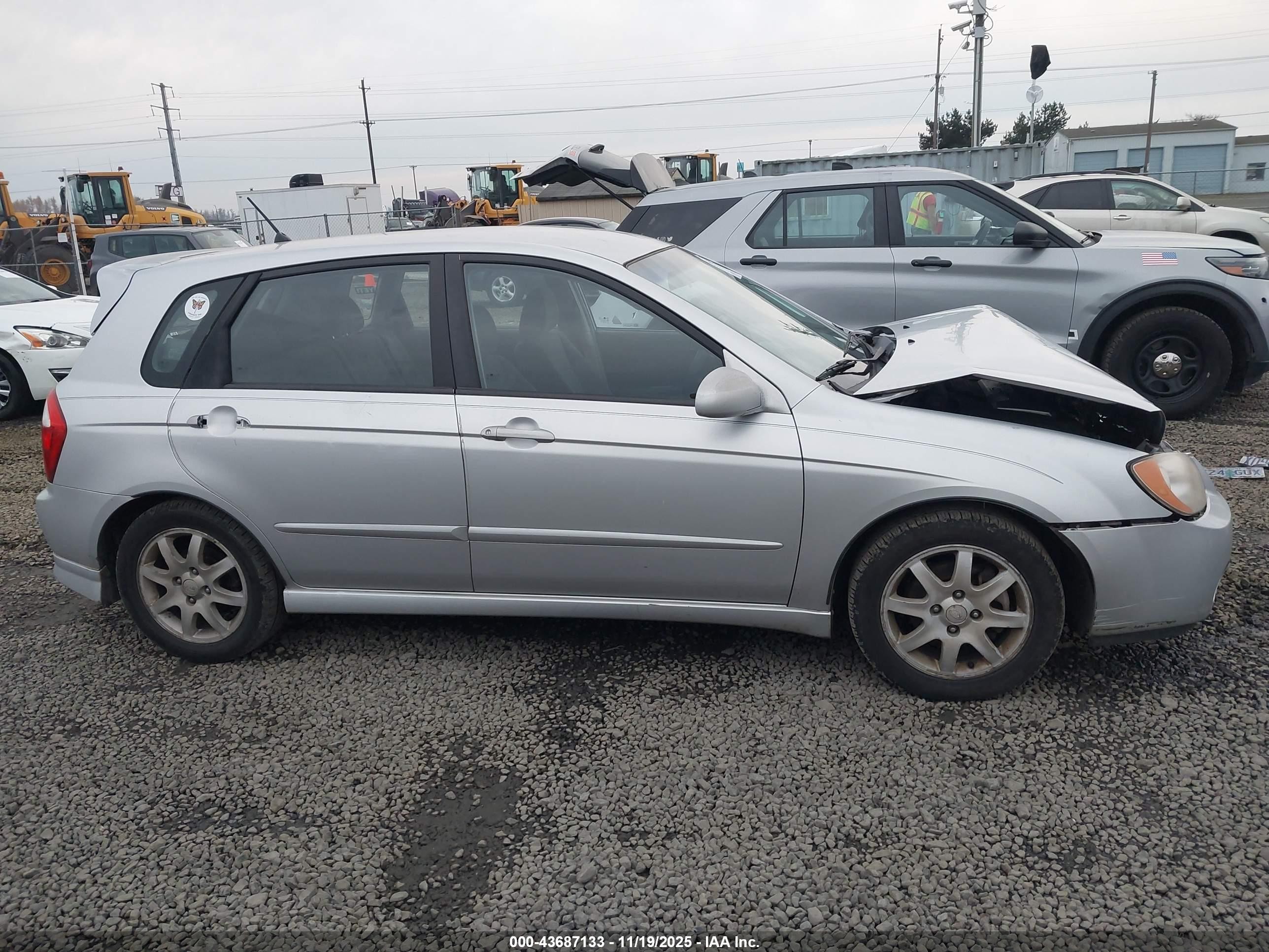 2006 Kia Spectra5   Silver vin: KNAFE162265288140