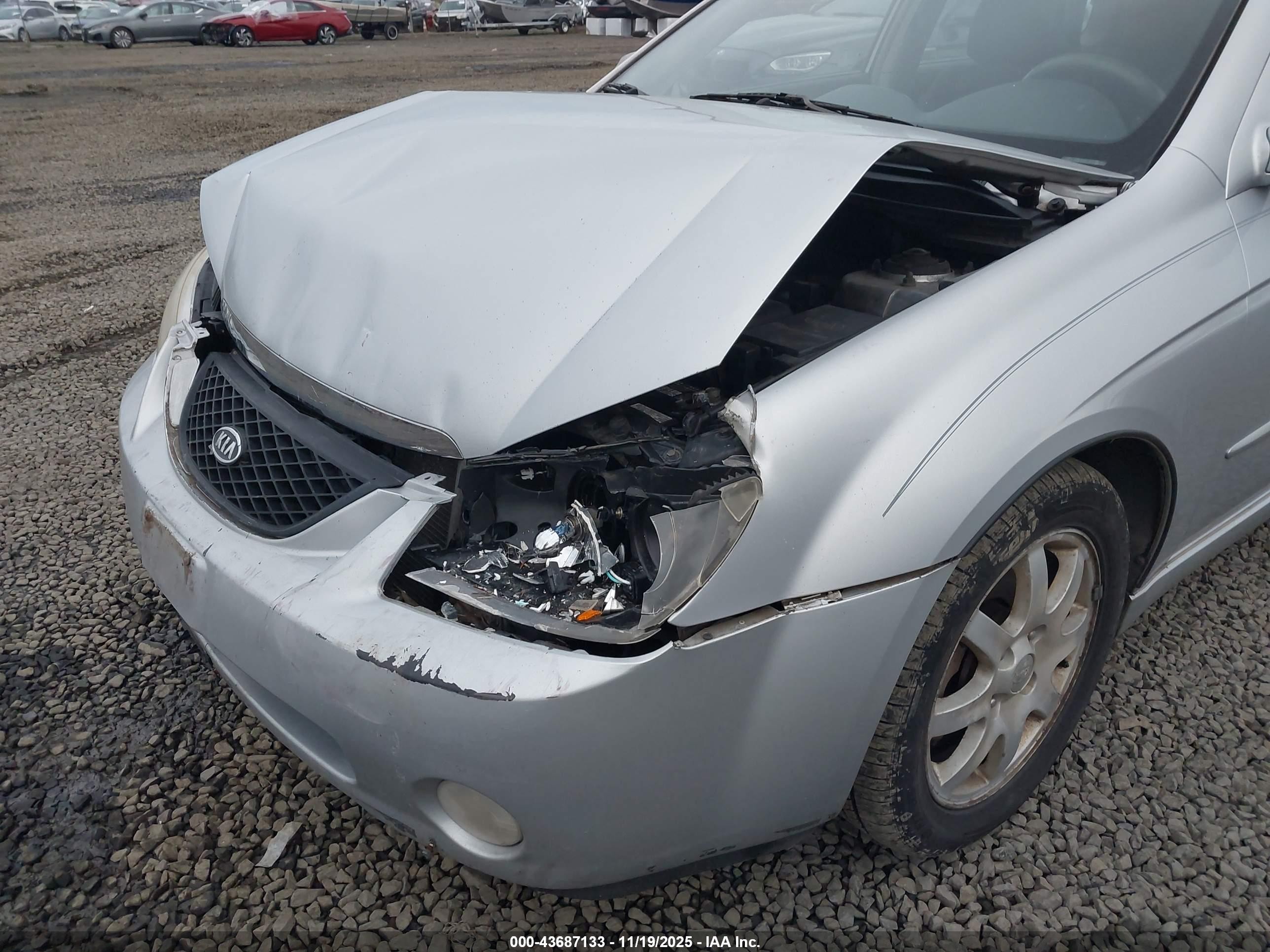 2006 Kia Spectra5   Silver vin: KNAFE162265288140