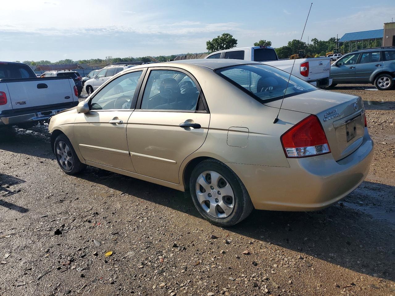 2009 Kia Spectra Lx Beige vin: KNAFE221195658047