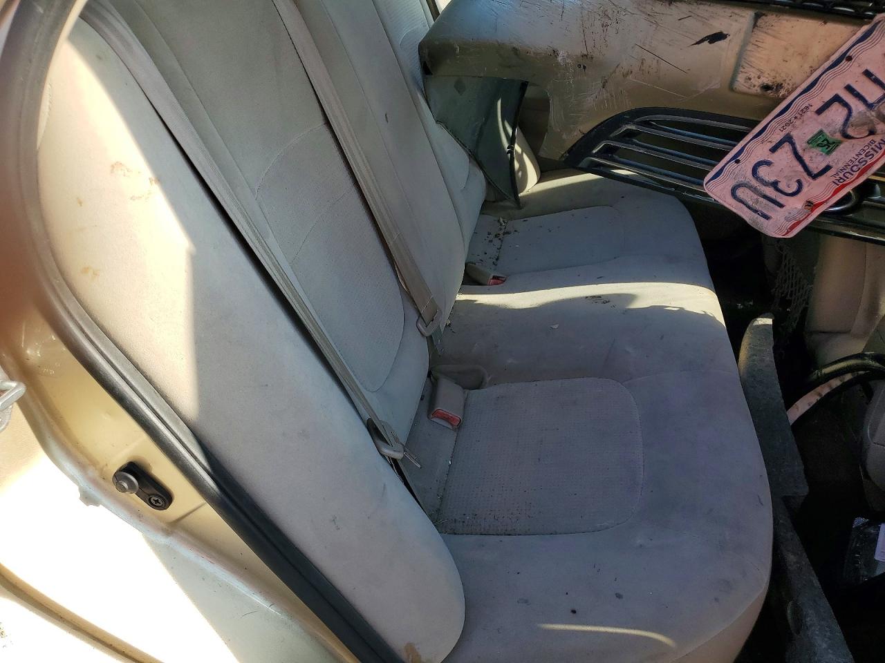 2009 Kia Spectra Lx Beige vin: KNAFE221195658047
