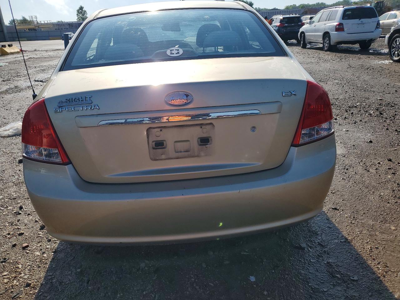 2009 Kia Spectra Lx Beige vin: KNAFE221195658047