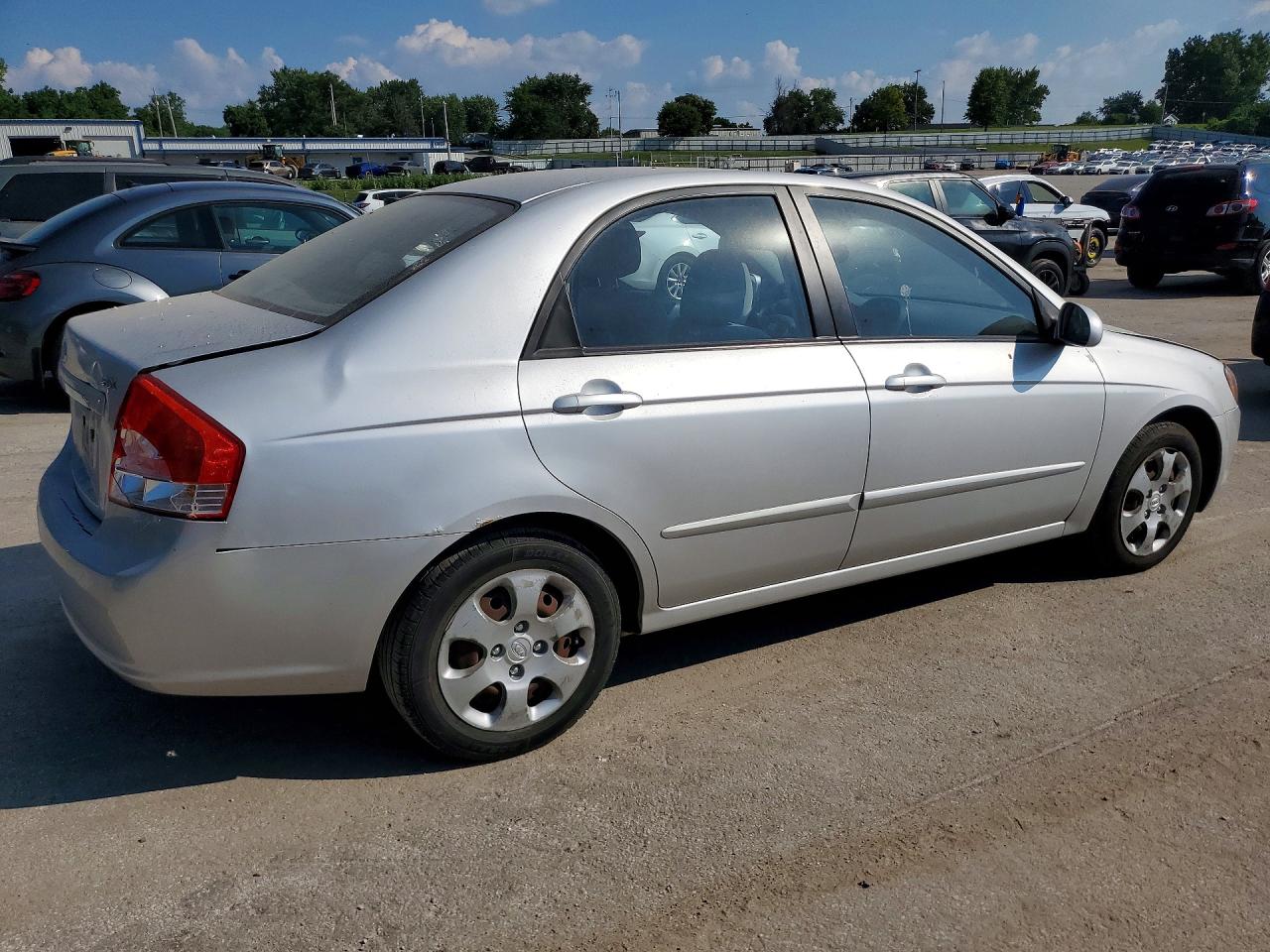 2009 Kia Spectra Lx Silver vin: KNAFE221195666844