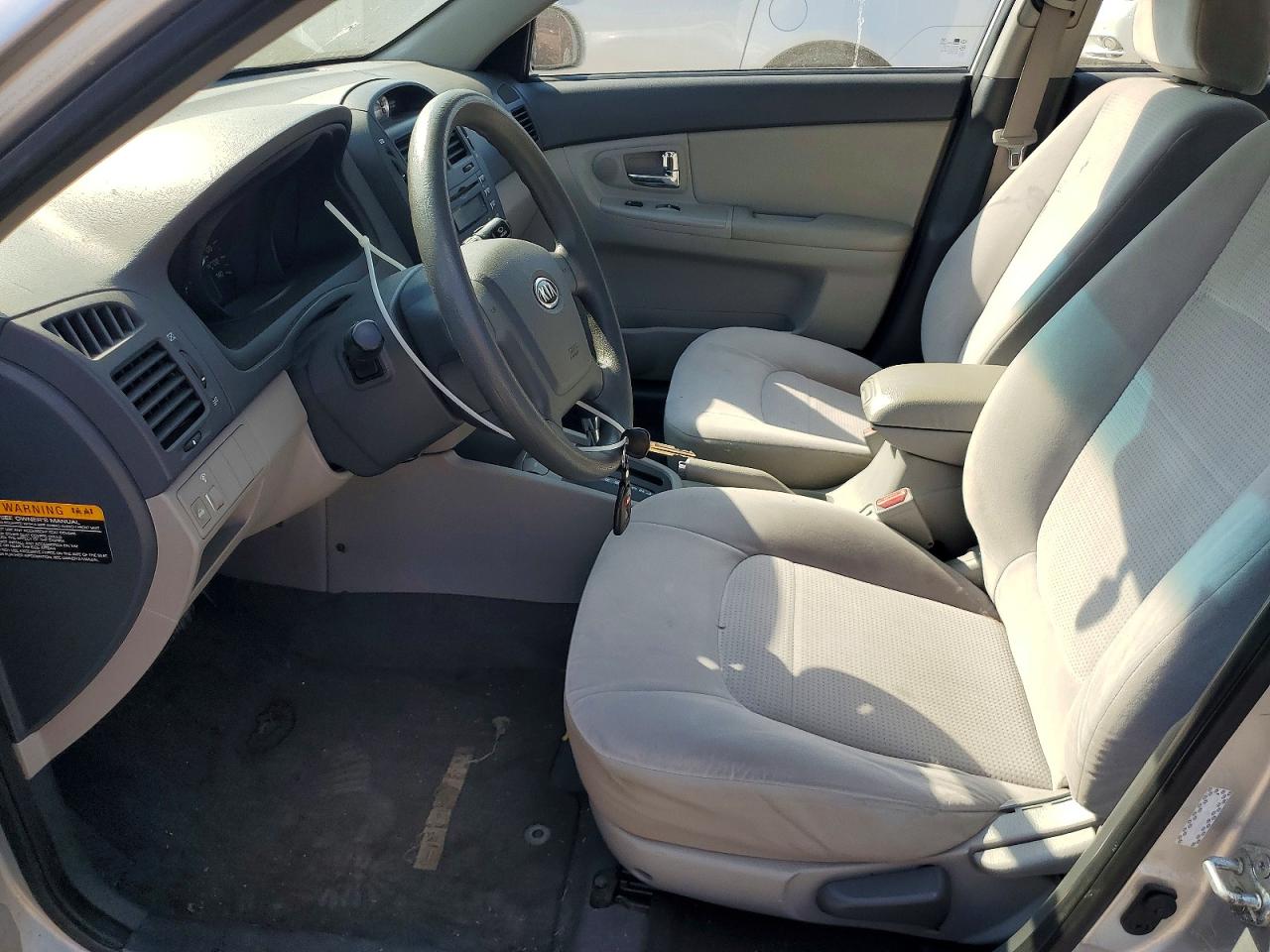2009 Kia Spectra Lx Silver vin: KNAFE221195666844